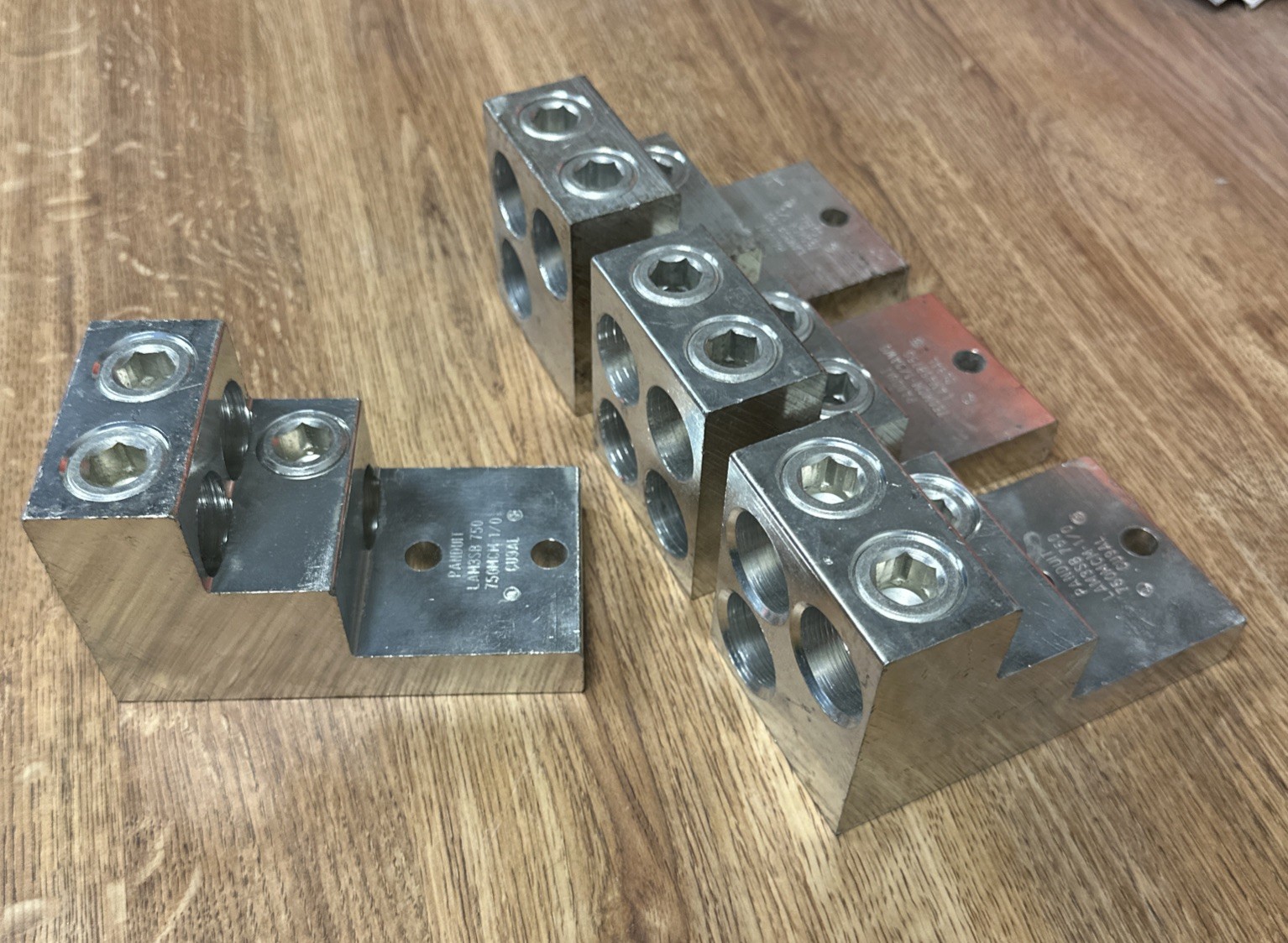Panduit LAM3SB (Set of 4) 750 750MCM – 1/0 CU9AL Lug Connectors