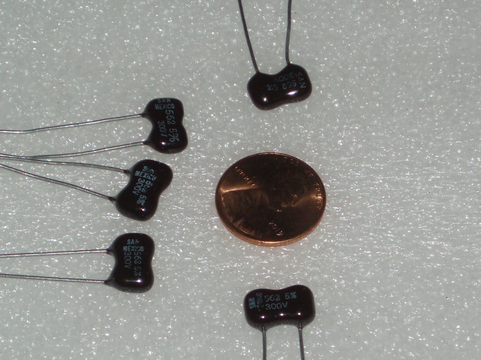 any 2 mica capacitors 2pF 39pF 50pF 56pF 240pF 250pF 390pF 910pF