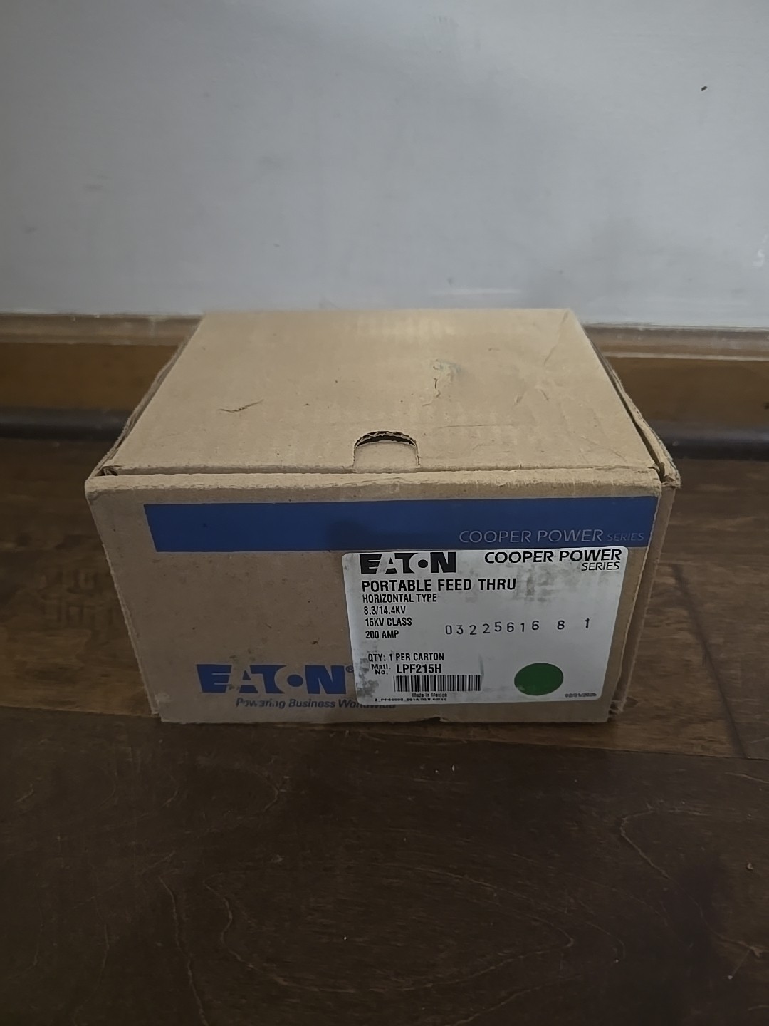 NEW Eaton LPF215H Horizontal Type Loadbreak Portable Feedthru 200a 15kv Class