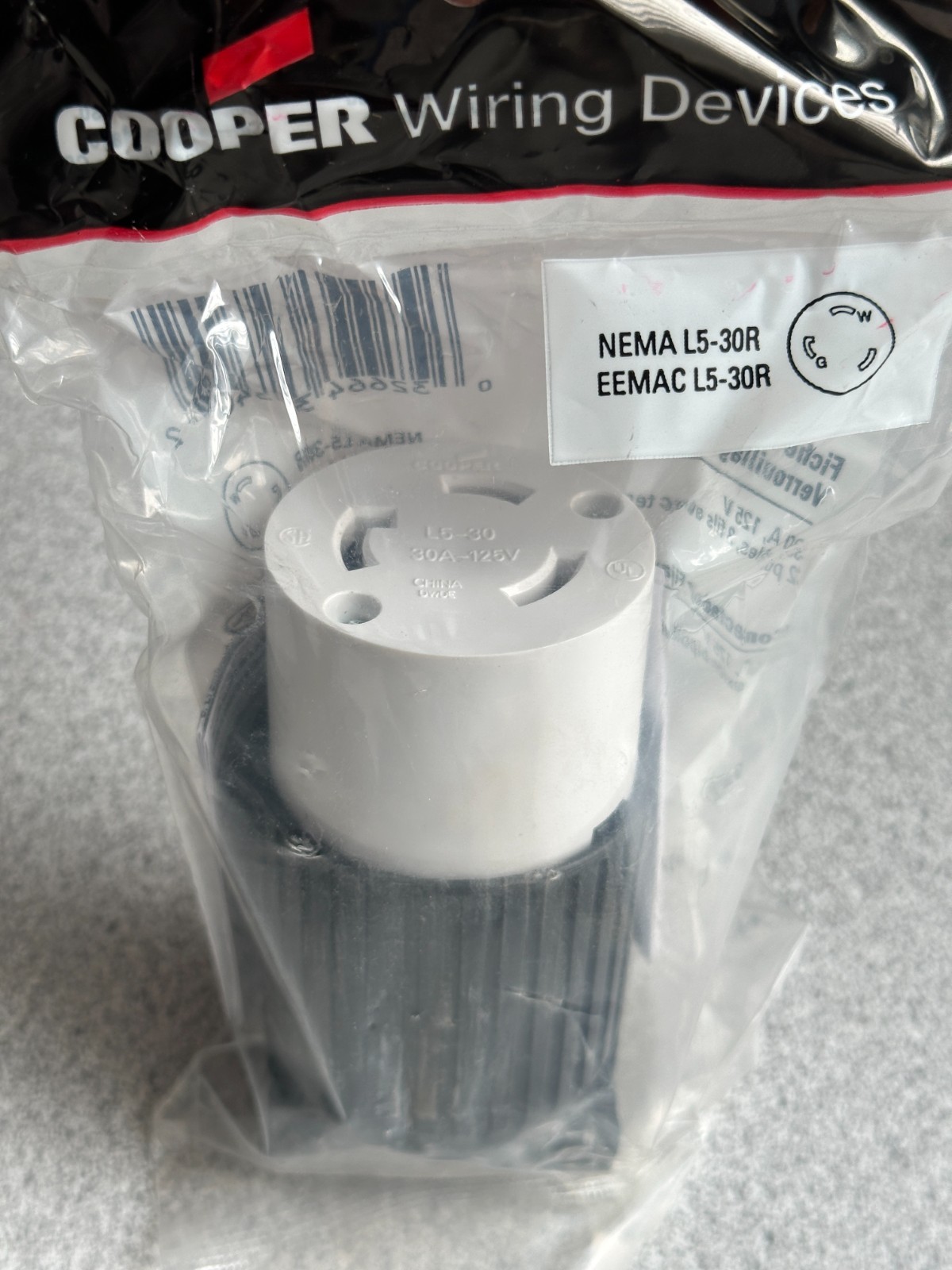 NEW Cooper L530C Locking Connector Receptacle 30A 125V 2-Pole 3-Wire Grnd L5-30R