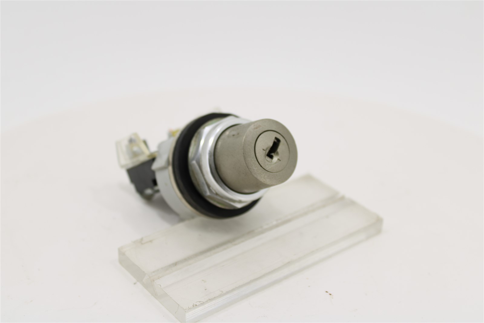 Allen-Bradley 800T-H31D1 Bulletin 800T Cylinder Lock Selector Switch | 2-Pos
