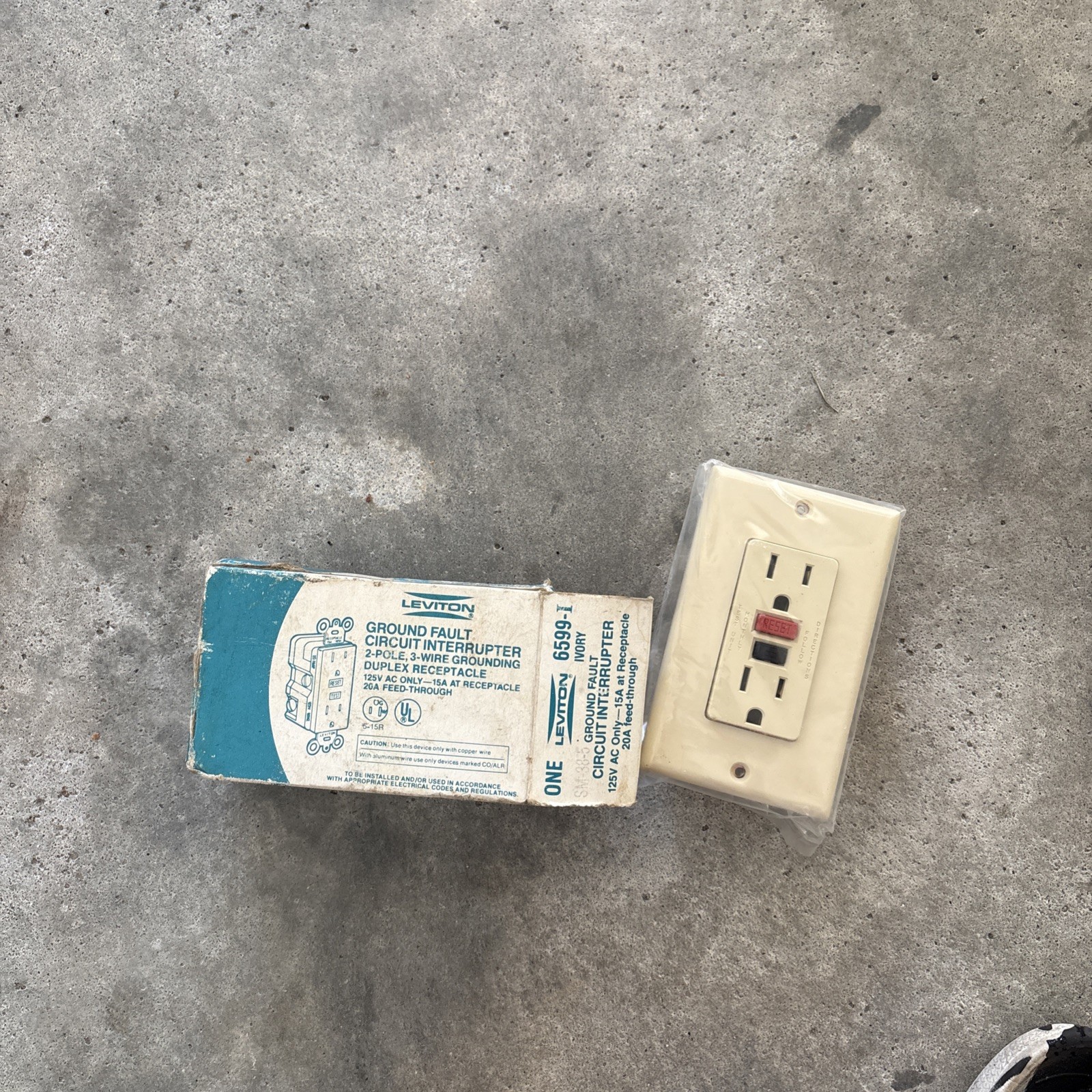 Leviton 6599-1 GFCI Outlet Receptacle 20A 125V Feed Thru Monochromatic
