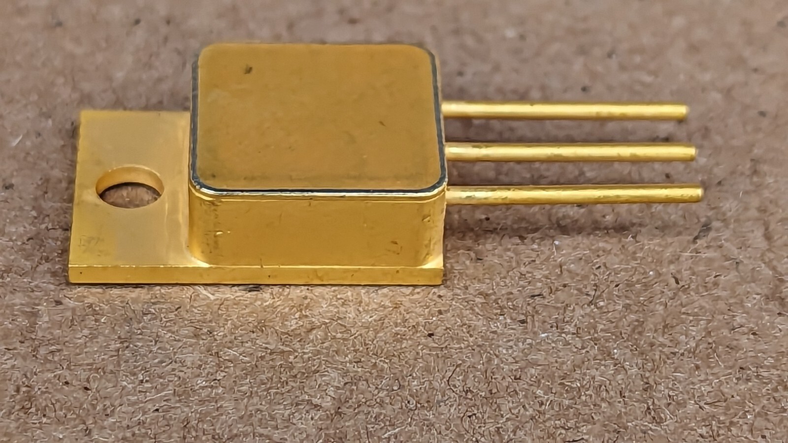 1 – VINTAGE QUALITY Power MOSFET GOLD PLATED Transistor – PICTURE FOR REFERENCE
