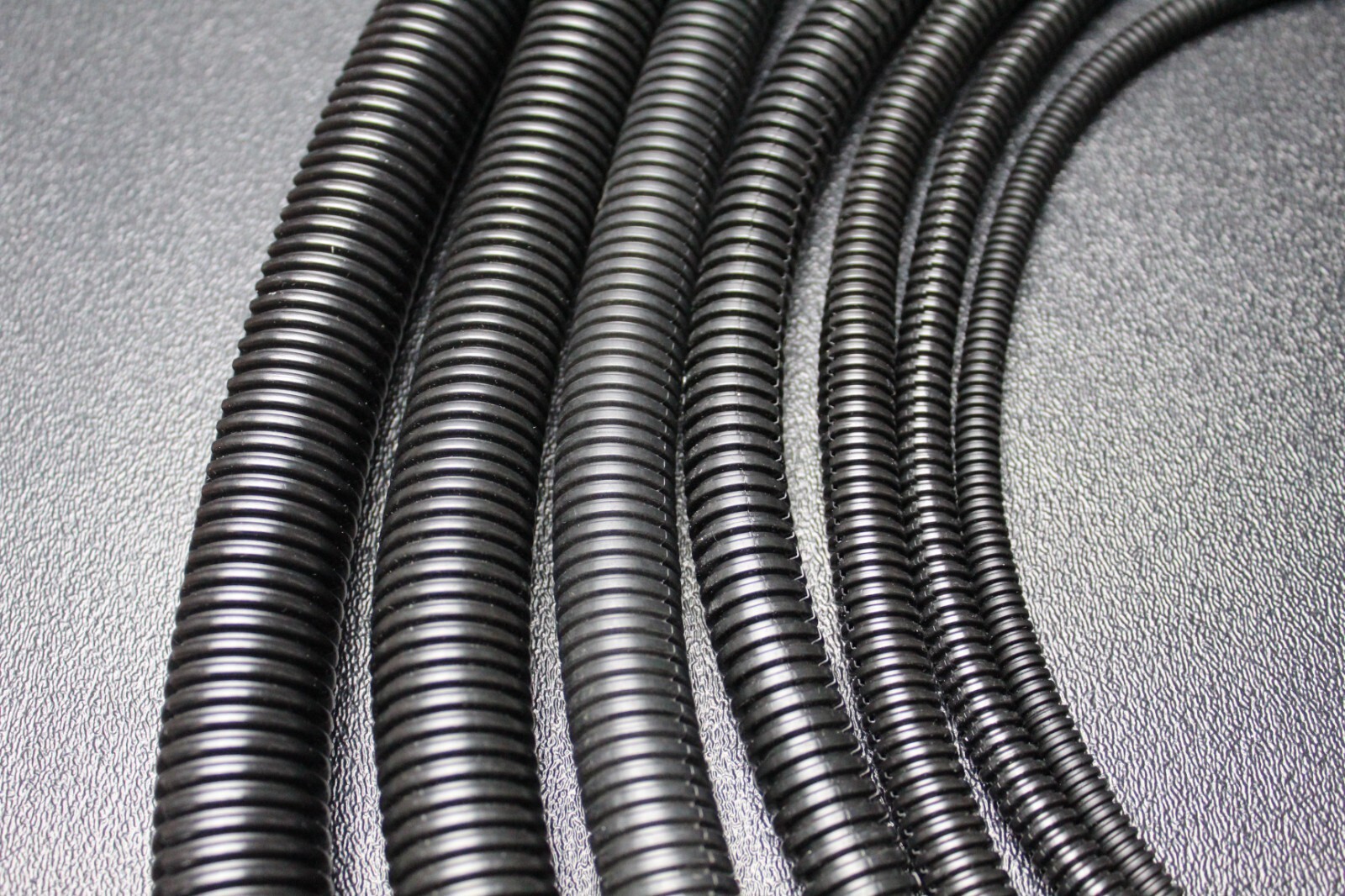 10 FT 3/8 INCH BLACK SPLIT LOOM TUBING CONDUIT POLYETHYLENE WIRE SLT38