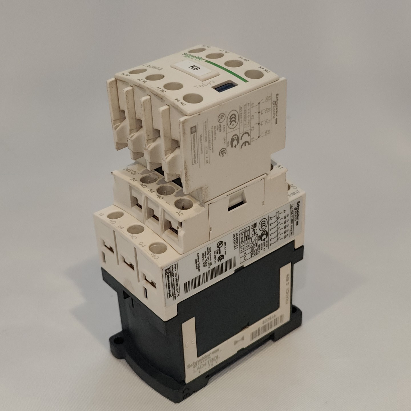 SCHNEIDER ELECTRIC – CAD50BD -24VDC CONTACTOR & SCHNEIDER LADN22 – CONTACT BLOCK