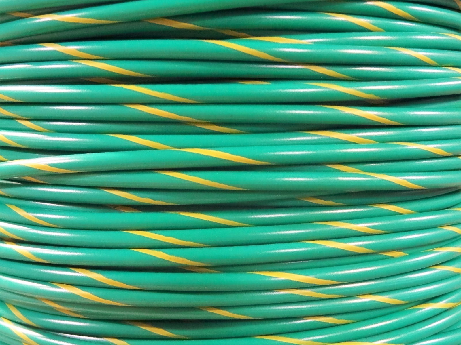 16 GAUGE GROUND PRIMARY WIRE GREEN W/ YELLOW STRIPE 25 FT STRANDED COPPER USA