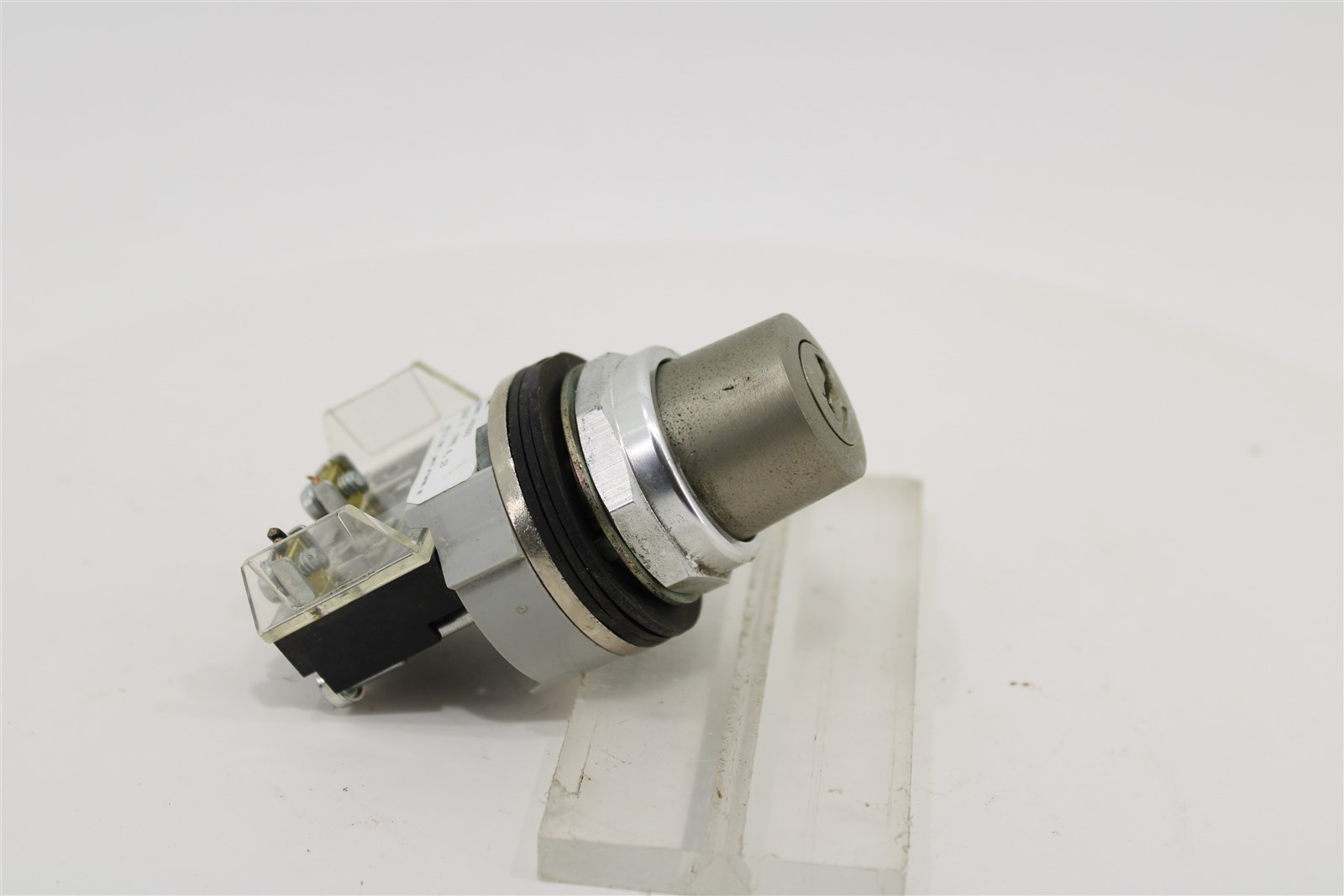Allen-Bradley 800T-H31D1 Bulletin 800T Cylinder Lock Selector Switch | 2-Pos
