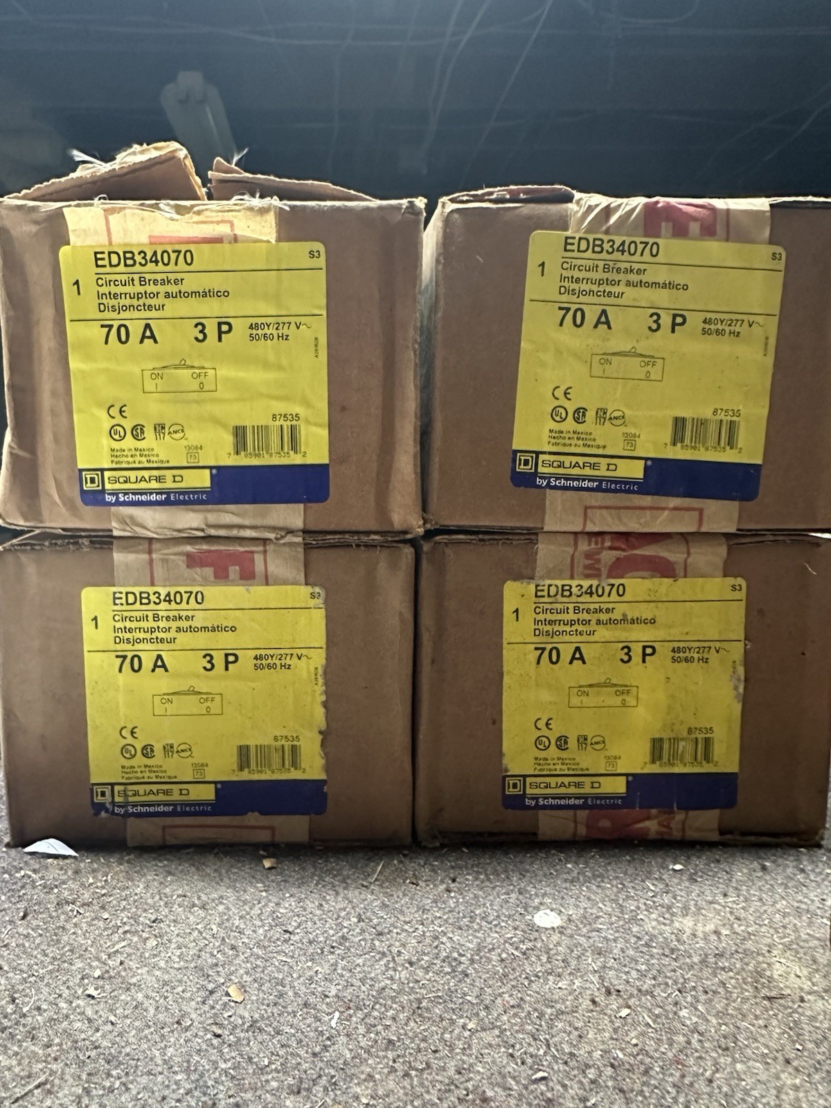 Square D EDB34070 70A 3-Pole 480Y/277V AC Circuit Breaker Trip Indicator