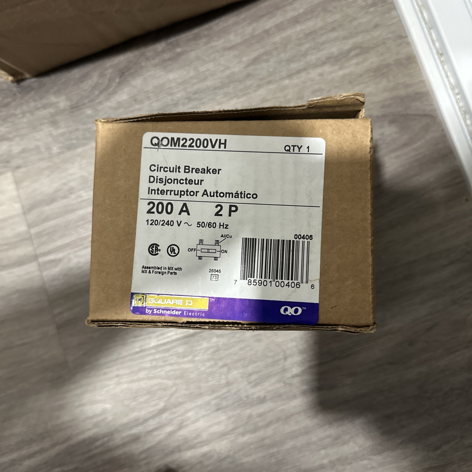 Square D Main Circuit Breaker 200A 2-Pole QOM2200VH