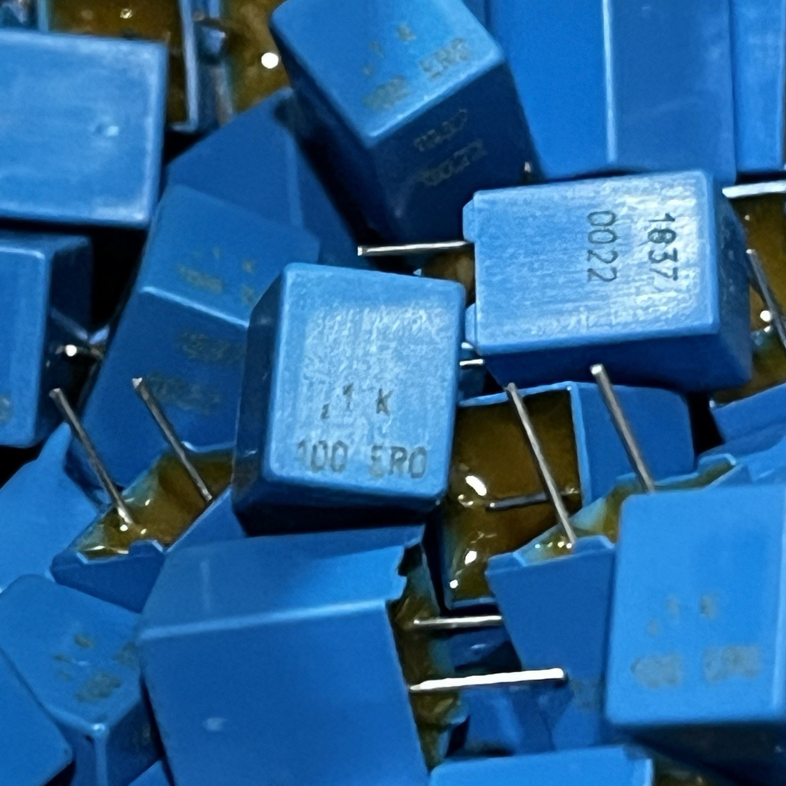 25PCS MKP1837-410/015 0.1uF 160VDC 10% Radial Film Capacitor, Vishay-Roederstein