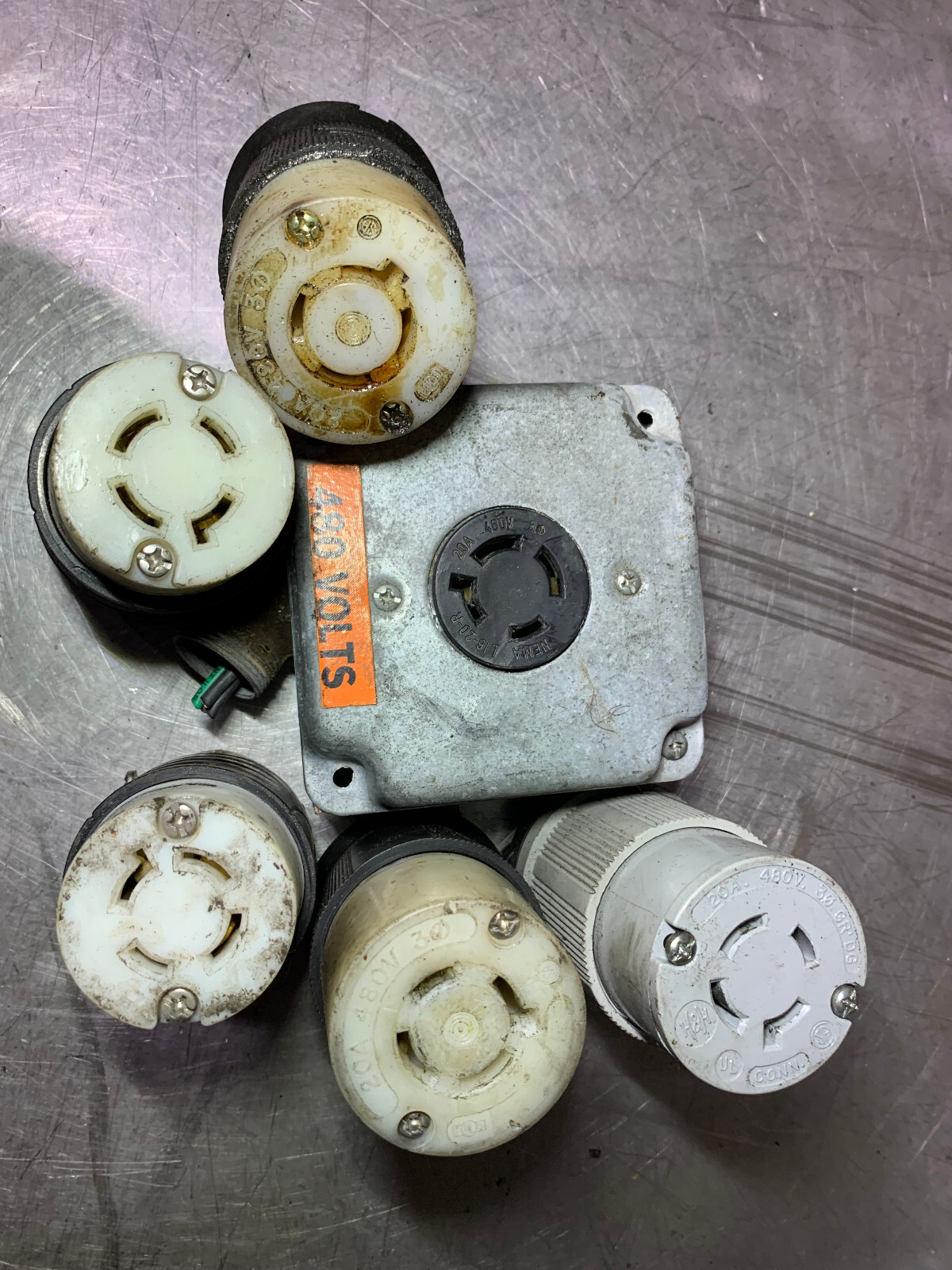480V, 20 A Twist Lock Female Plugs L16-20