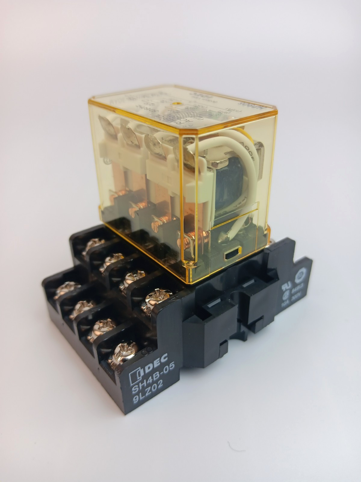 IDEC RH4B-UL- AC120V Relay & SH4B-05 Relay DIN Rail Mount Socket 4 pole