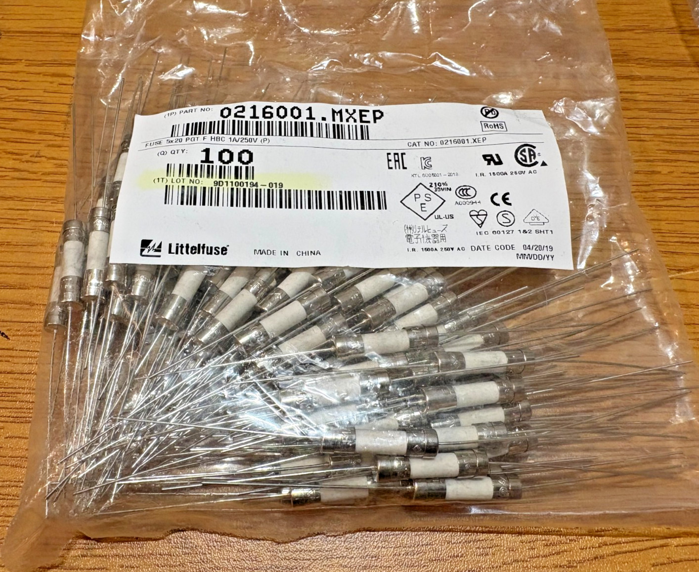 100 pcs-LITTELFUSE-0216001.MXEP-1 A 250 V Fuse Cartridge, Ceramic Through Hole