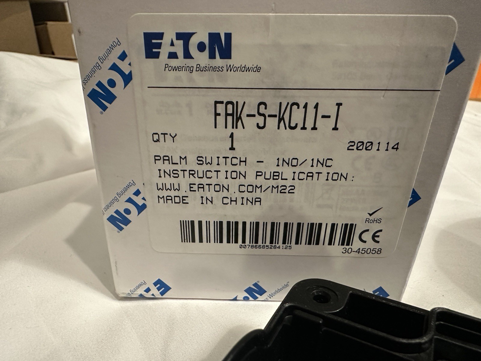 * NEW * Eaton – FAK-S-KC11-I Palm Switch Pushbutton Black Ind. Control Unit