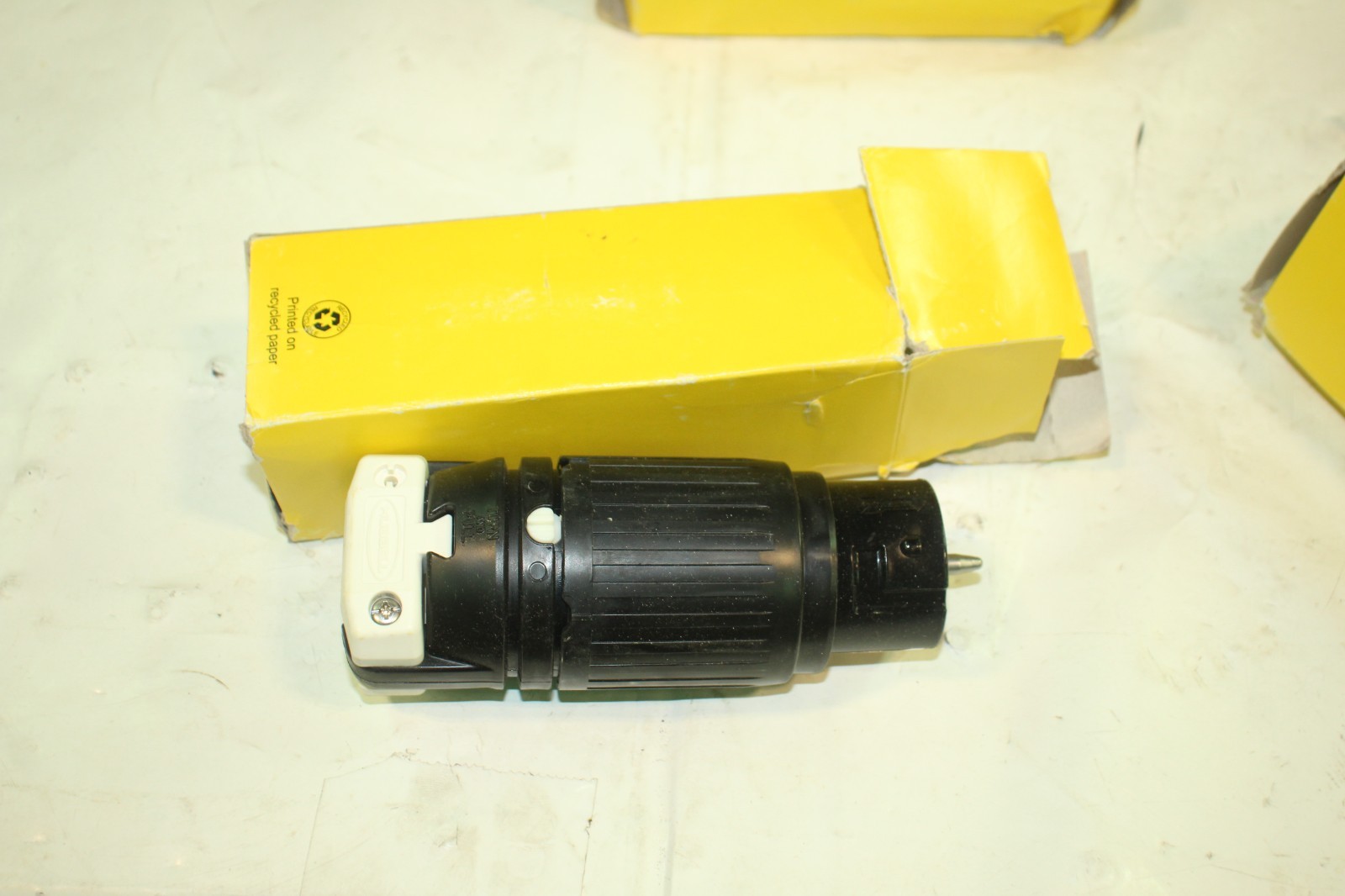 Hubbell Locking Insulgrip Connector 50A Twist Lock CS6364C