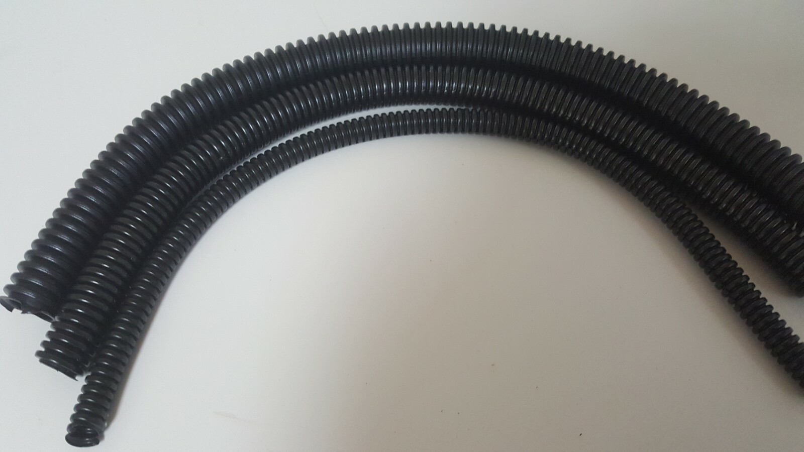 Split Wire Loom Conduit Polyethylene BLACK HIGH TEMP. 1/4″ ,3/8″ ,1/2″,1″