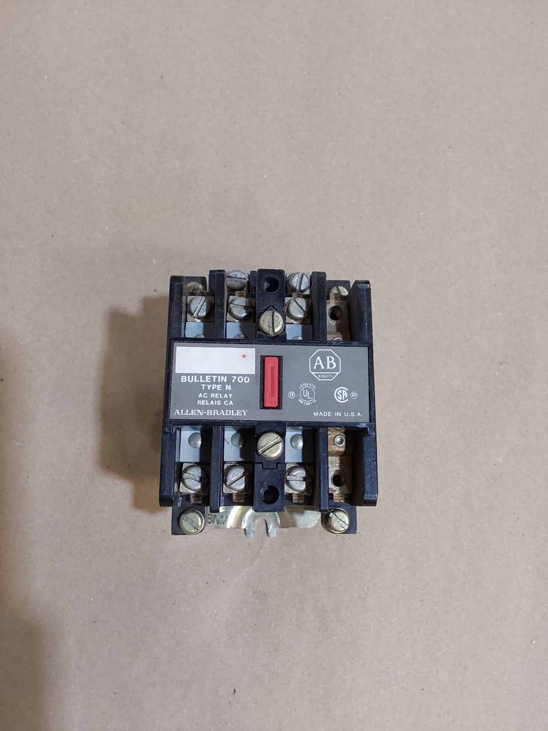 Allen-Bradley 700-N400A1 Ser C Control Relay (Missing 2 Screws)
