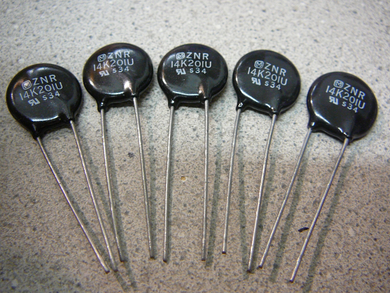 MATSUSHITA ZNR14K201U METAL OXIDE VARISTOR 200V 14mm **NEW** Qty.5