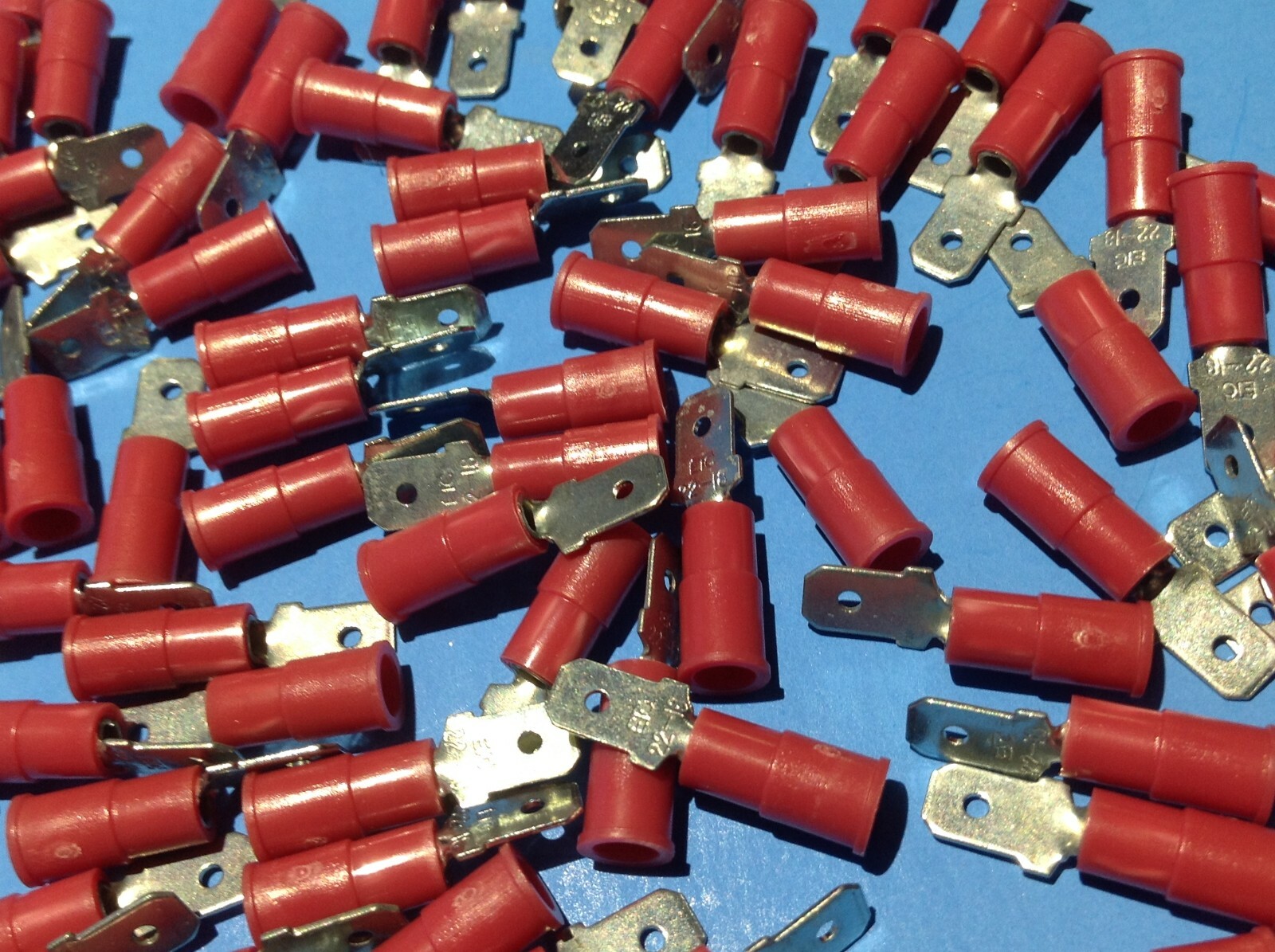 100 Pcs 22-18 AWG MALE Spade Lug Terminal 3/16′ wide Insulated ETC-MOLEX US Made