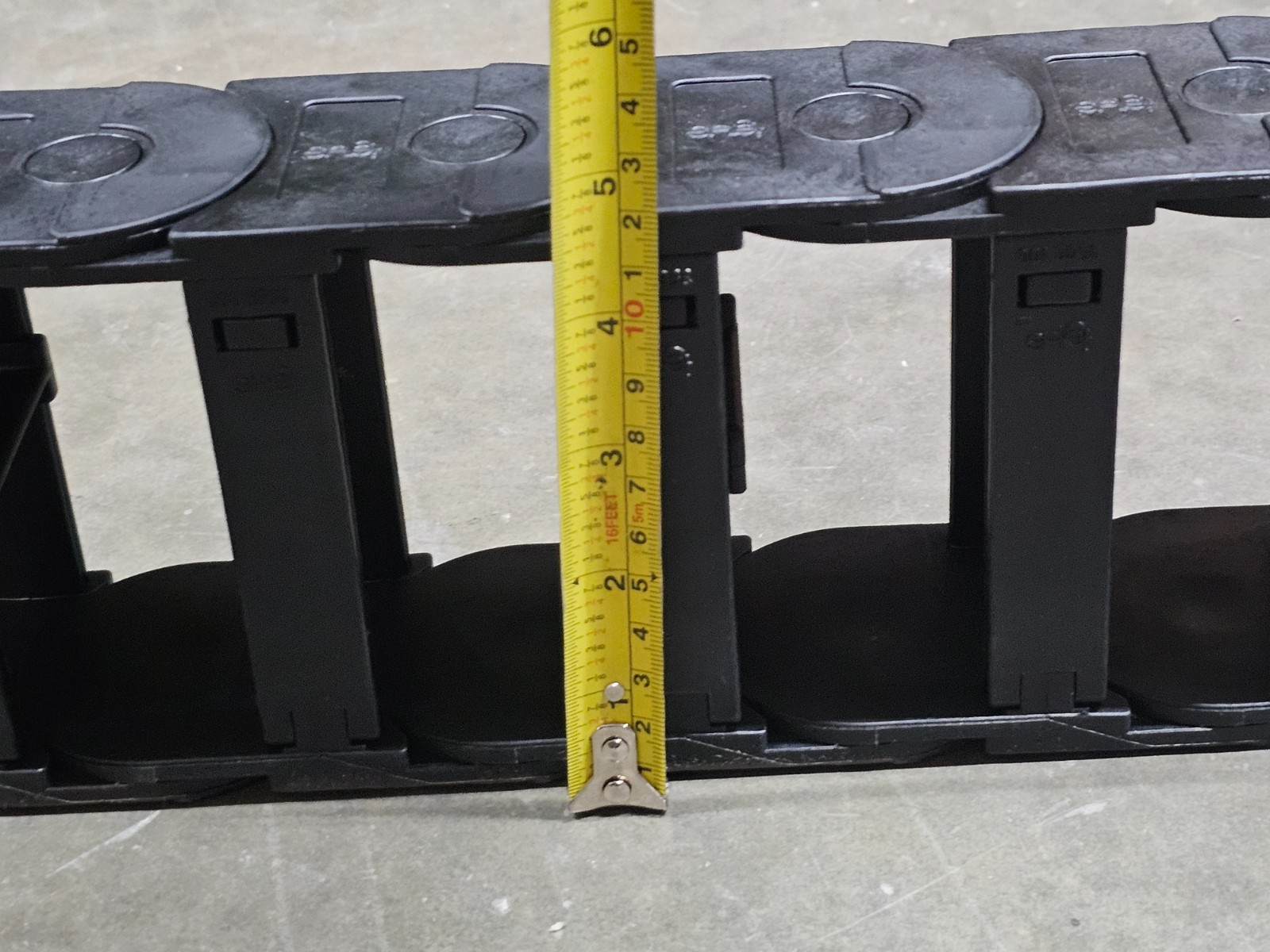 IGUS CM1410359 3500.100 100-inch Long Cable Carrier Chain Black 3500 Series