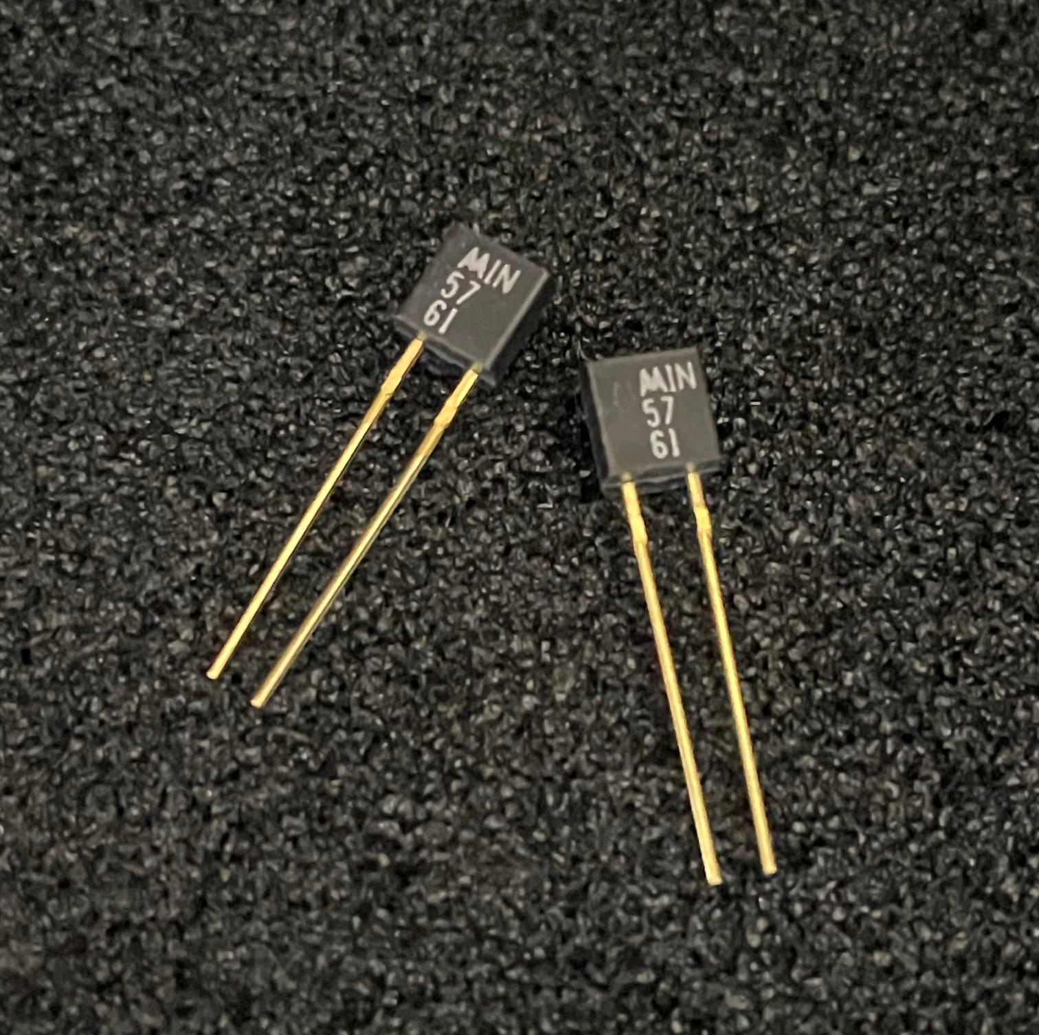 2pc Motorola 1N5761 28-36V Silicon 3-Layer Bilateral Trigger TO-92 GOLD **NOS