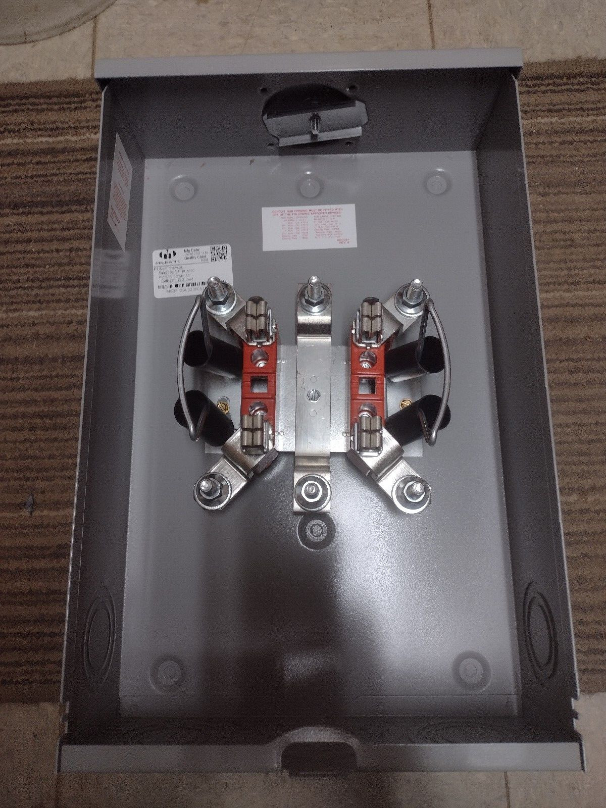 MILBANK S1619-XL RINGLESS METER SOCKET 200 AMP 600 VAC 1-PHASE NEW IN BOX