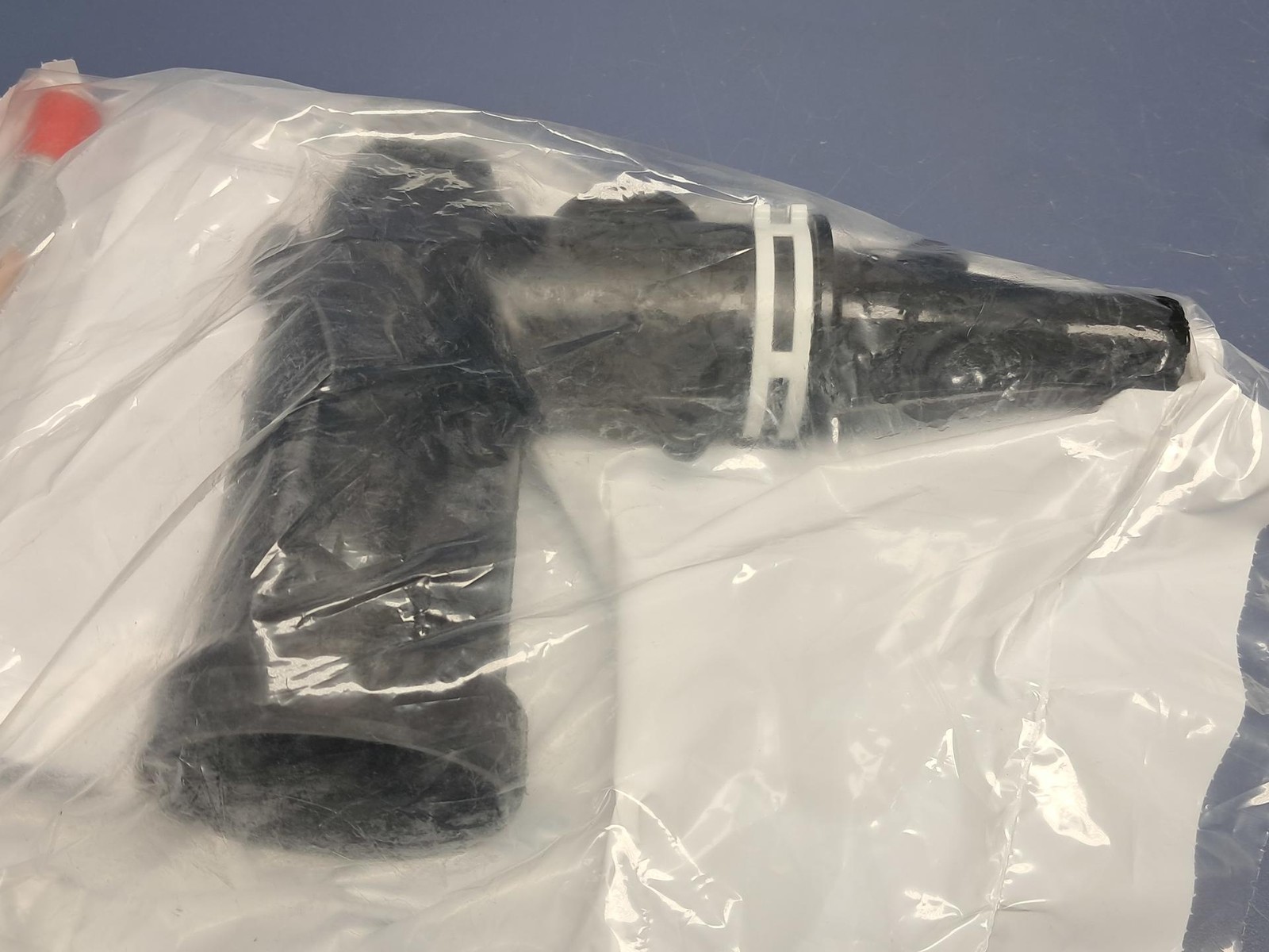 Lot of 3 Eaton Cooper LE215CC07 15kV Class 200A 8.3/14.4kV Loadbreak Elbow – NEW