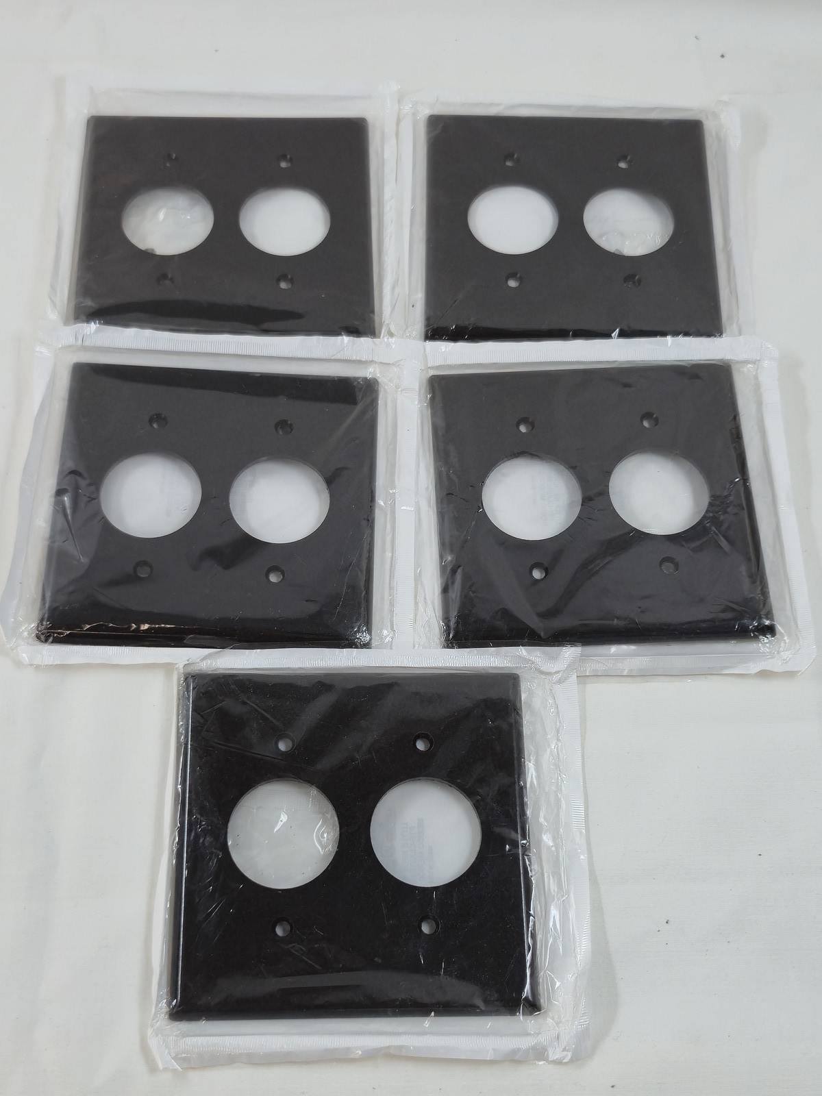 Leviton 85052 Duplex Receptacle Wall Plate Outlet Cover Standard Size Black Lot