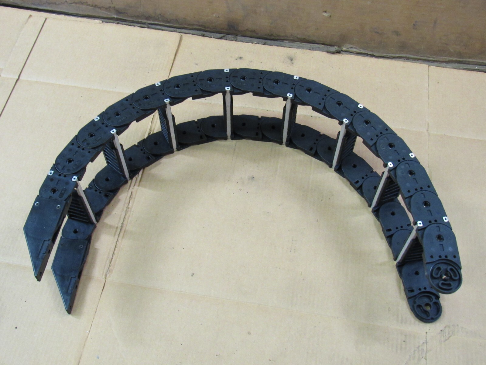 OKSO CABLE HOSE CARRIER WIREWAY FLEX TRACK KR300 0650K 17LINK 49″L 6-1/2W 2-1/4H