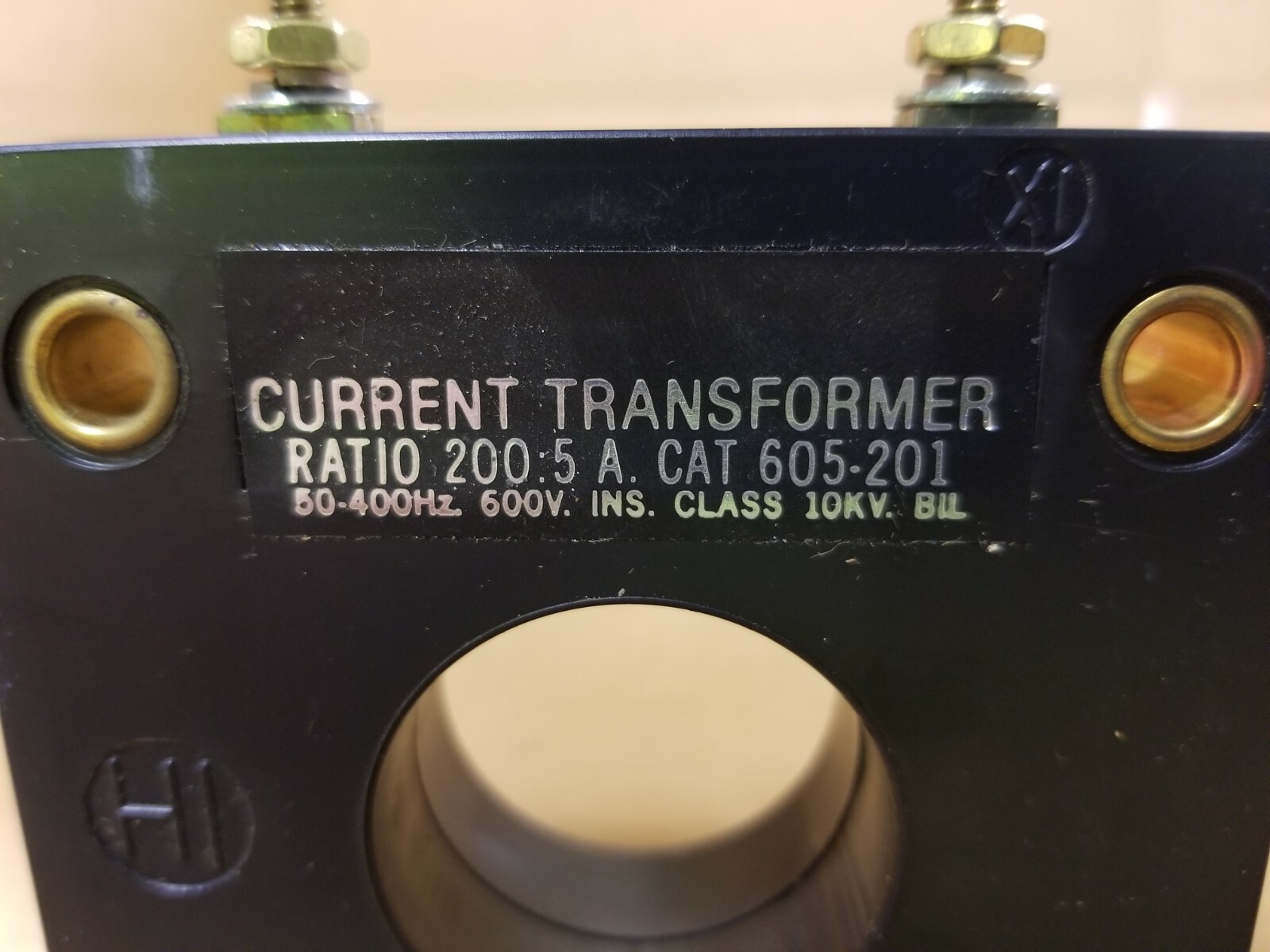 NEW E.I.L. 200:5 RATIO CURRENT TRANSFORMER 600 VAC 10 KV BIL 605-201