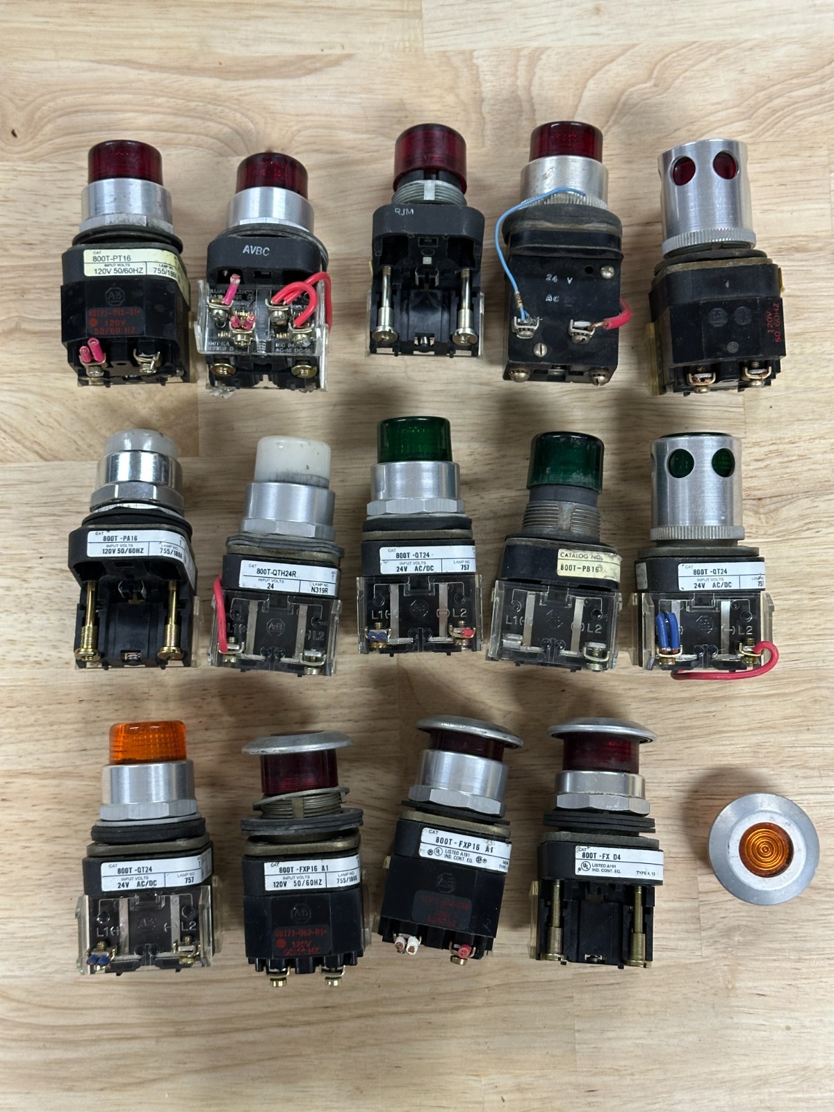 Allen Bradley Pushbutton and E-Stop Switches – [MIXED LOT OF 14]