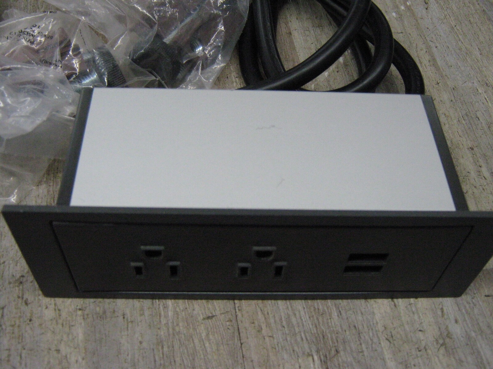Furniture Power Centers, 2-USB, 15a 125V, 3.1A, 60hz BE04315 NEW