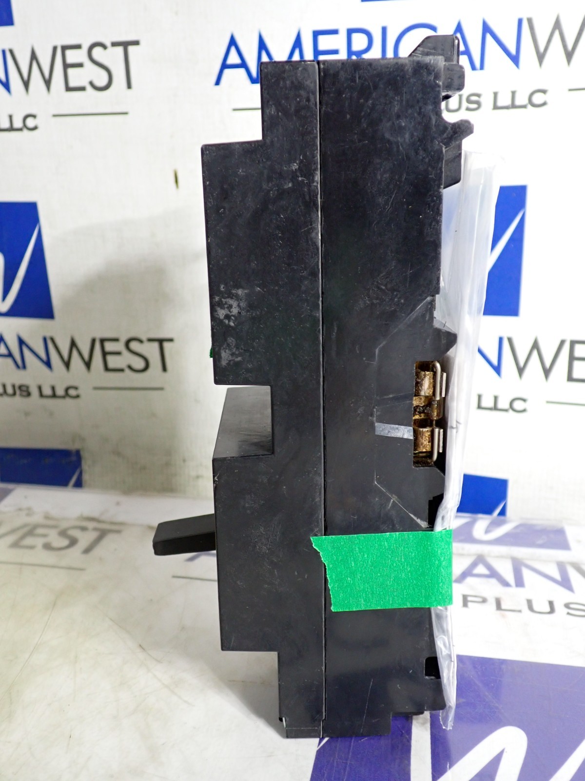 Square D QE3200VH 3 pole 200 amp 240 volt Plug in QE Circuit Breaker -Tested