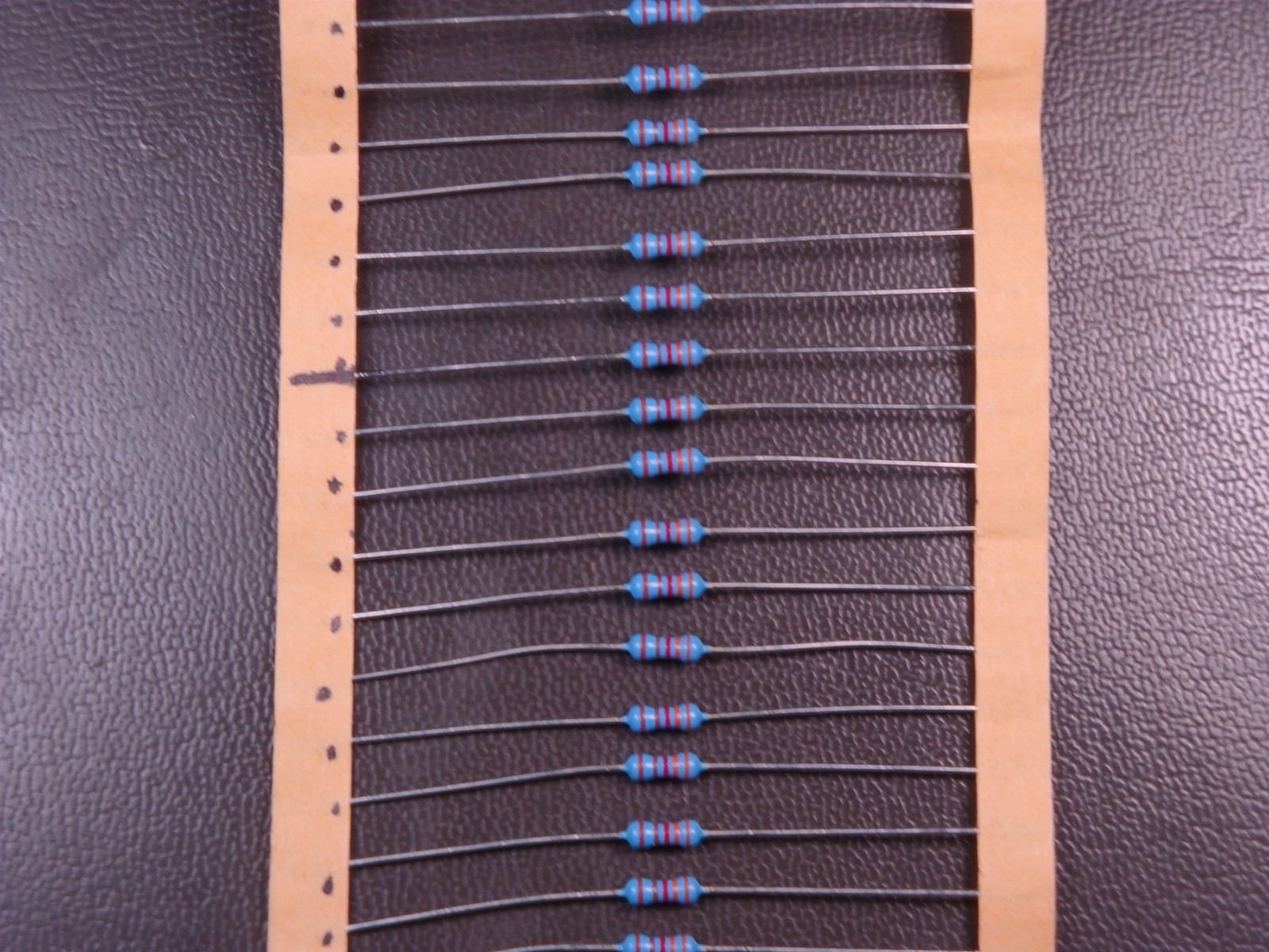 Lot of 10 MFR-25FRF-3K32 Yageo Metal Film Resistor 3.32k Ohm 250mW 1/4W 1% Axial