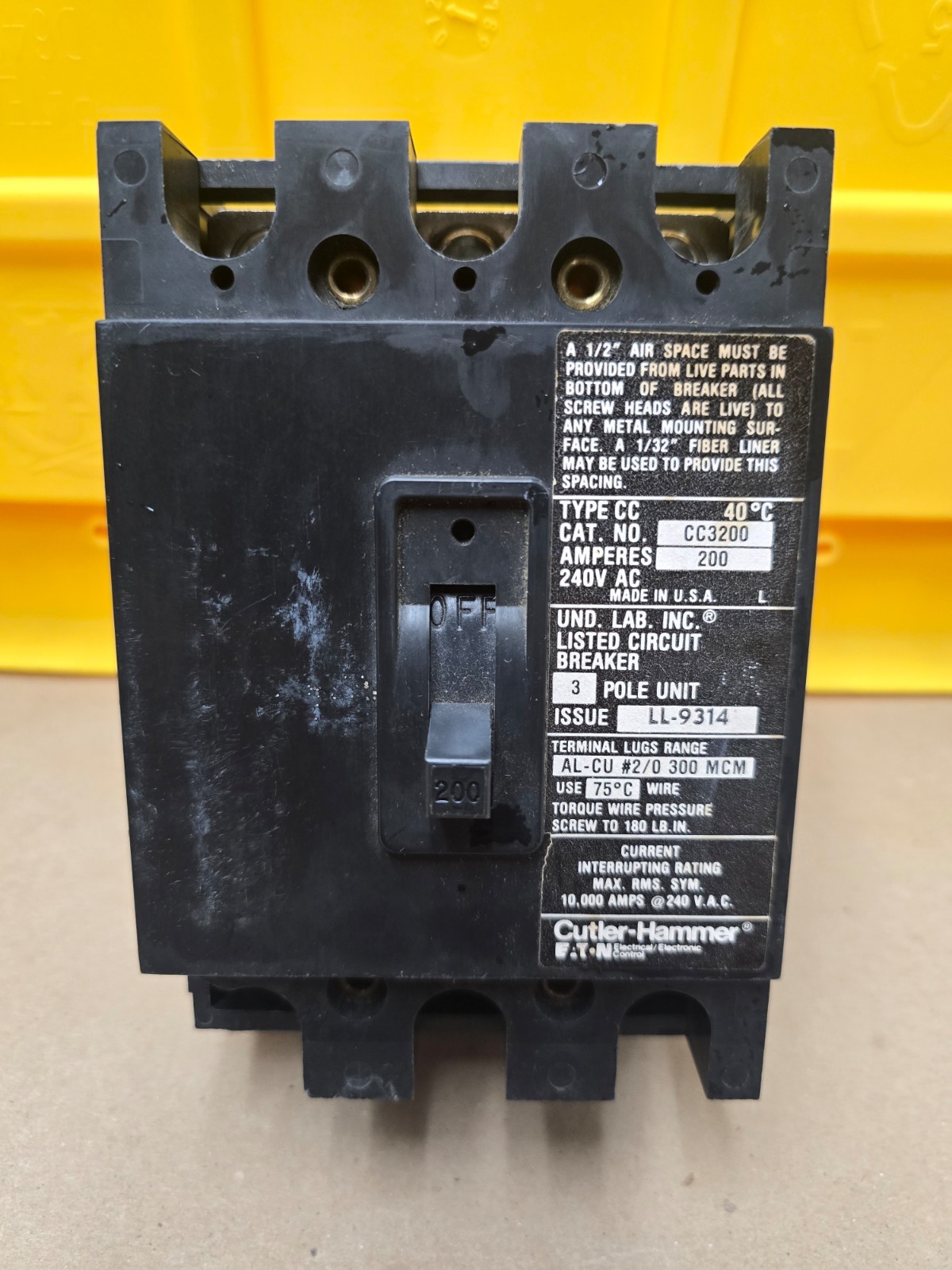 EATON CC3200 Type CC Molded Case Circuit Breaker, 240 VAC, 200 A, 10 kA Interrup