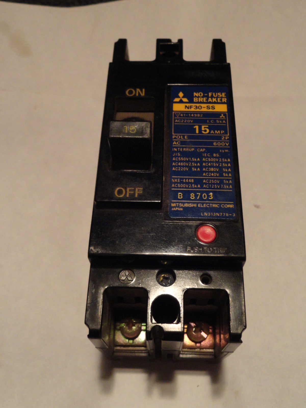 MITSUBISHI NEW NF30-SS NO FUSE CIRCUIT BREAKER 15 AMP FAST FREE SHIPPING