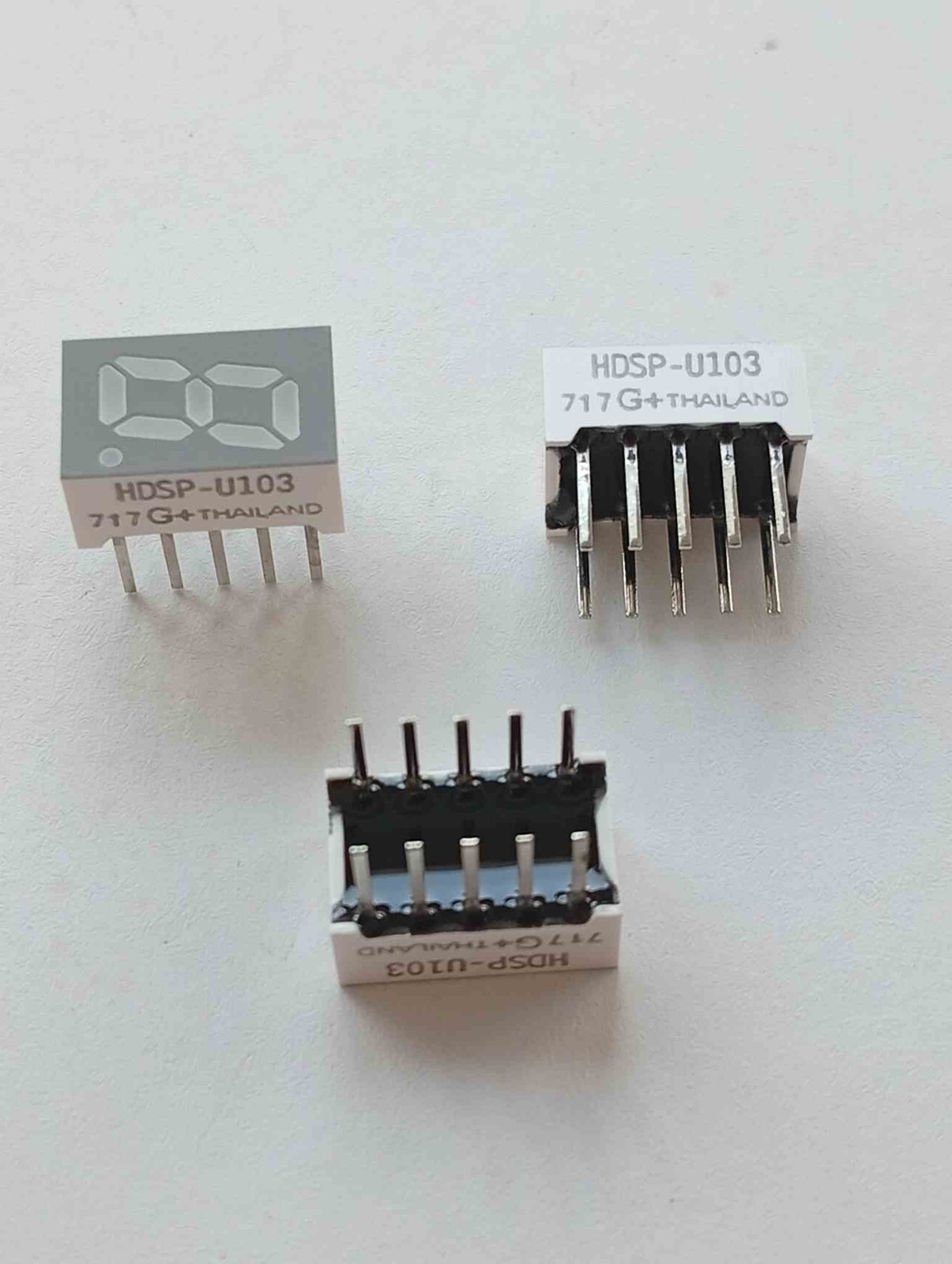 HDSP-U103 7-Segment LED Display, CC Red 3.6 mcd (2 PCS)