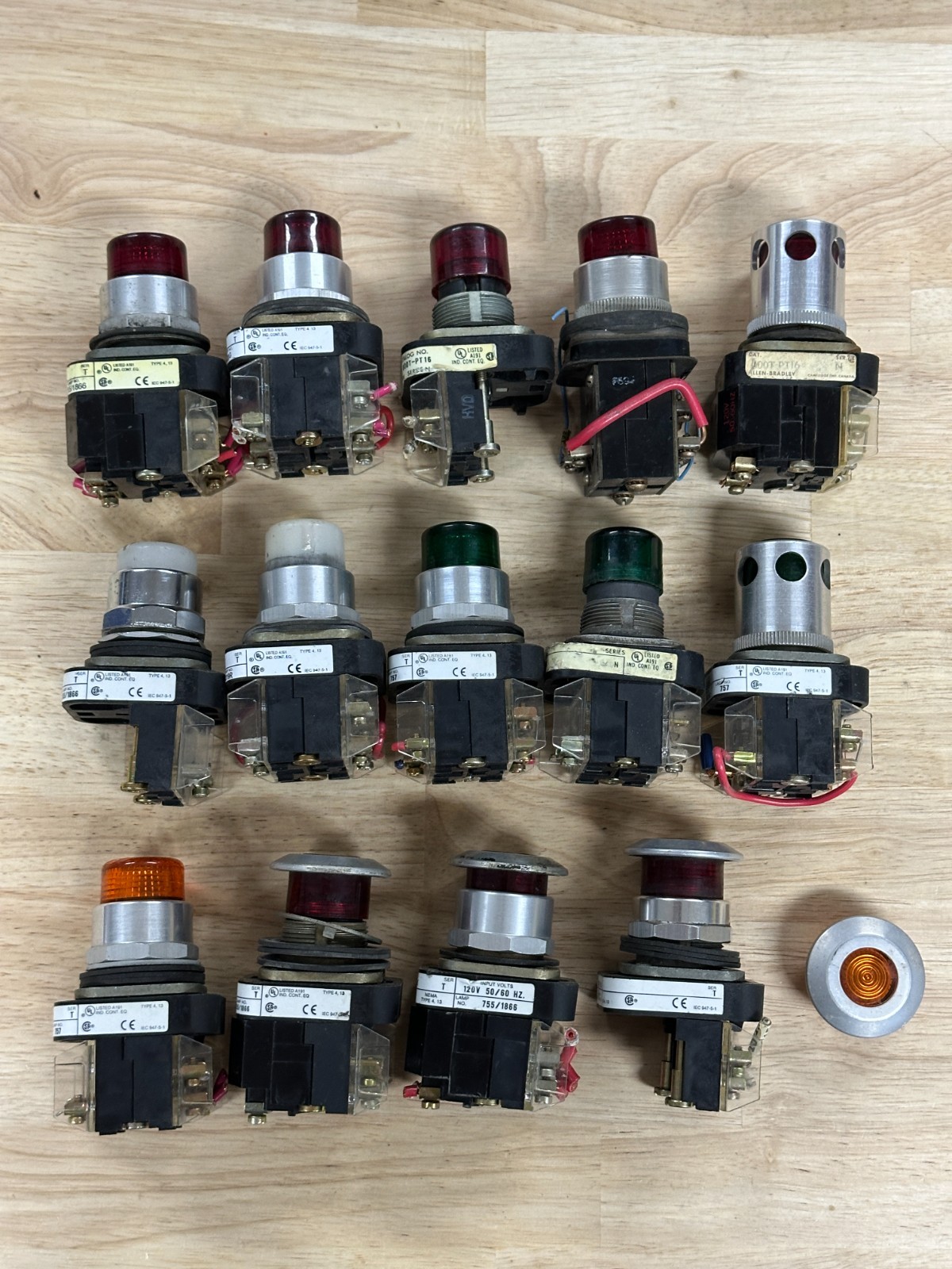 Allen Bradley Pushbutton and E-Stop Switches – [MIXED LOT OF 14]