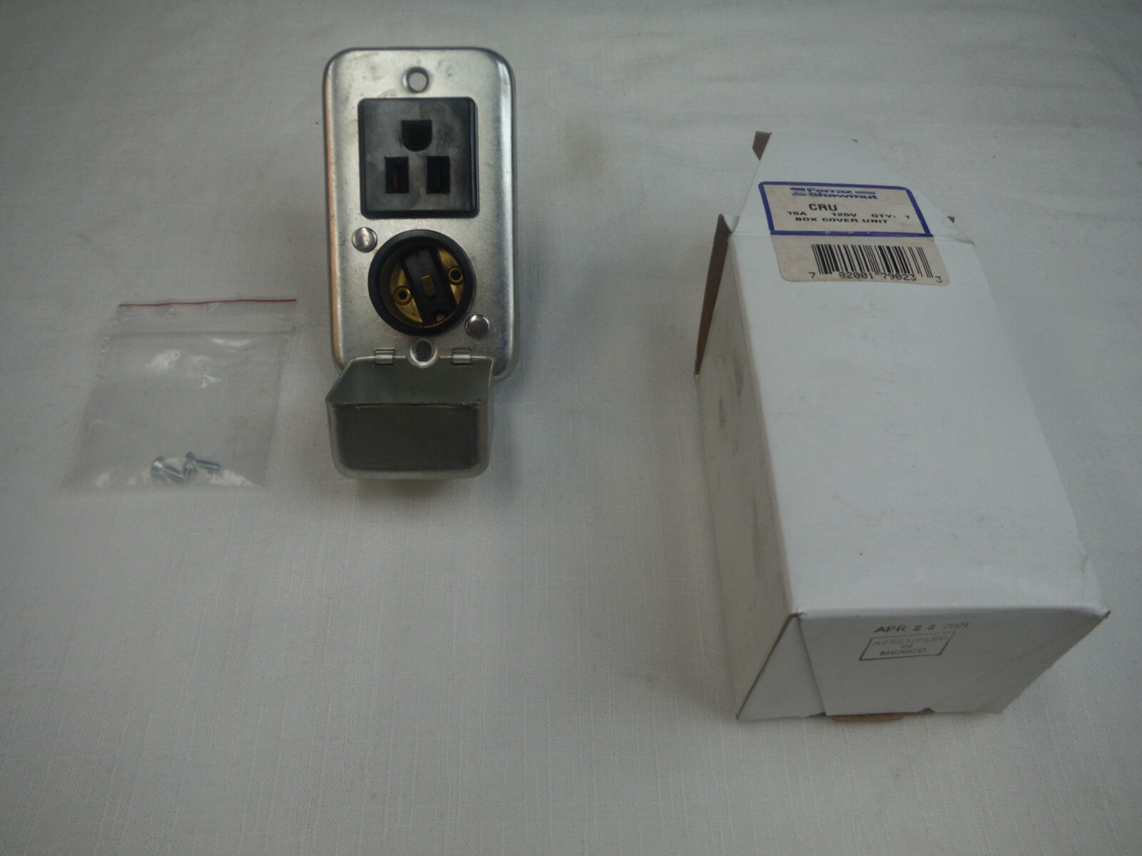 Ferraz Shawmut Circuit Breaker and Receptacle 15A and 125V a set of 20 units
