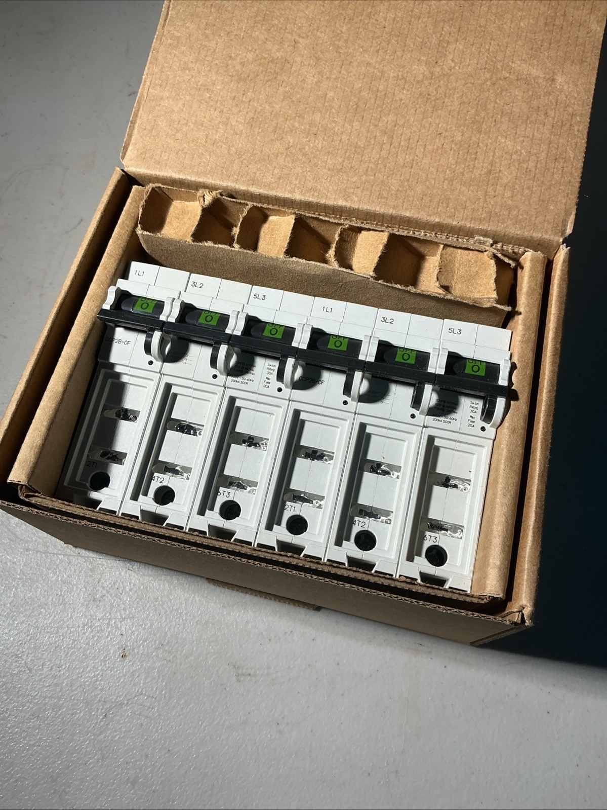 NEW BOX OF QTY (2) CCP2B-3-20CF – EATON DISCONNECT SWITCH, 20A, 3POLE 600VAC