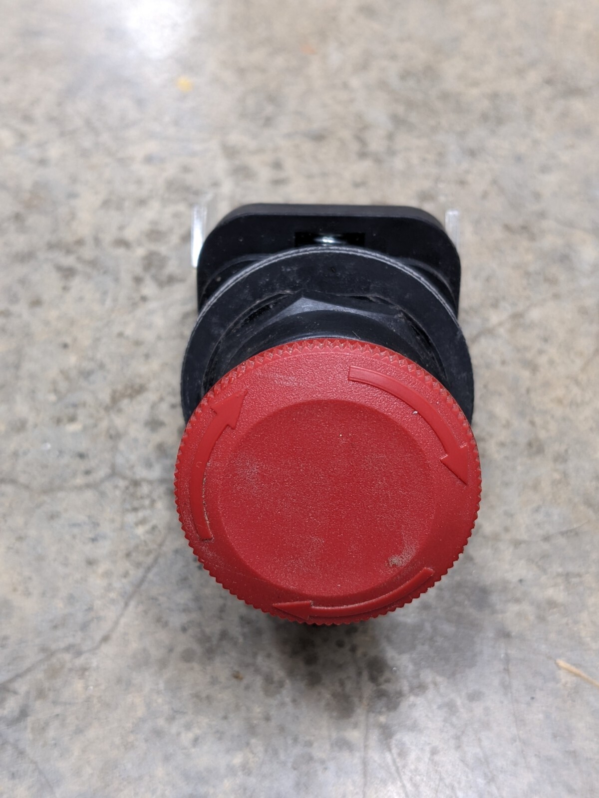 Allen-Bradley 800TFX6D4 Push Button/Retractive – Red