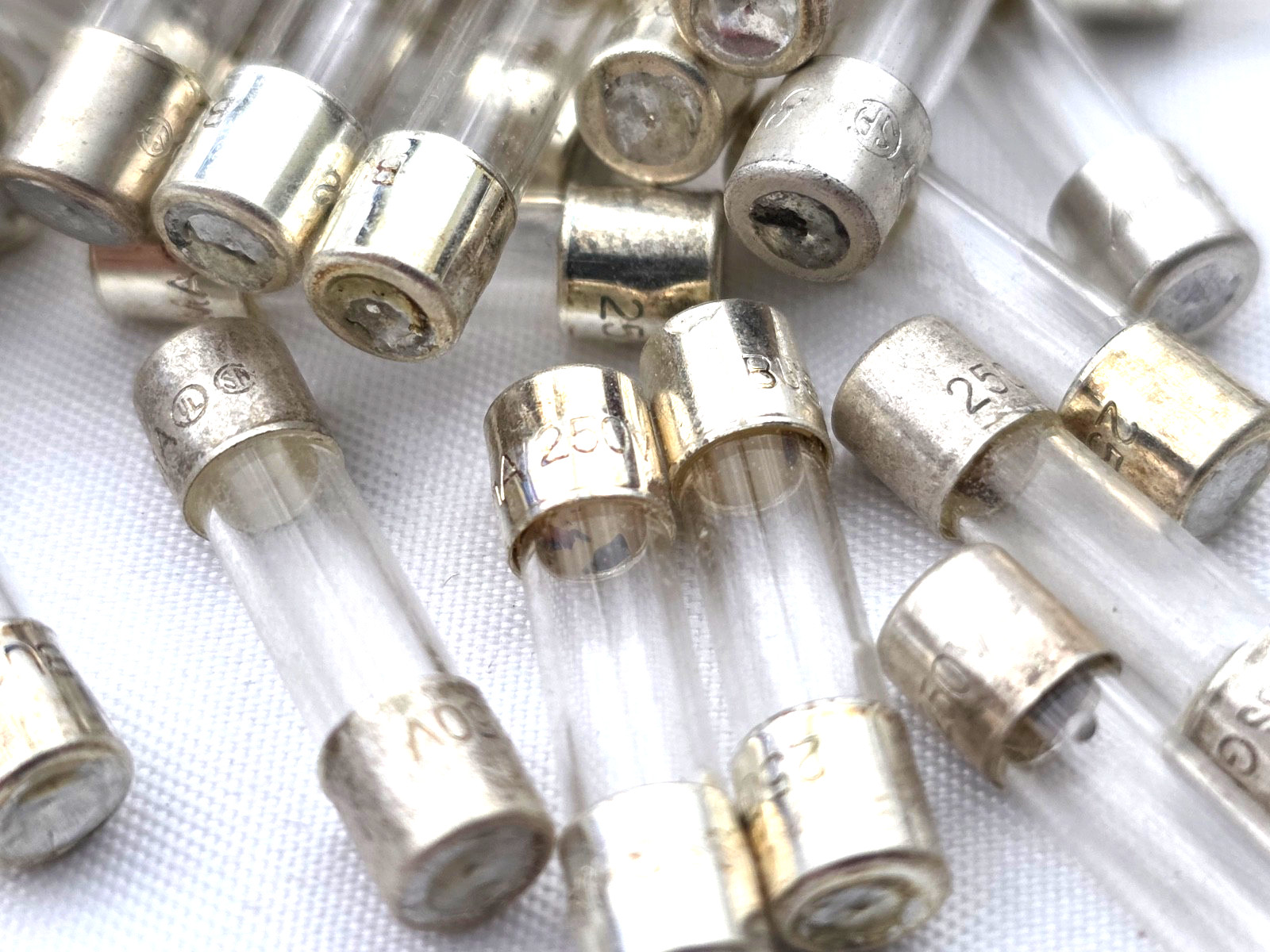 Lot of 79 Bussmann GMA250mA 250V 250mA Fast Acting 5×20 MM Glass Fuses