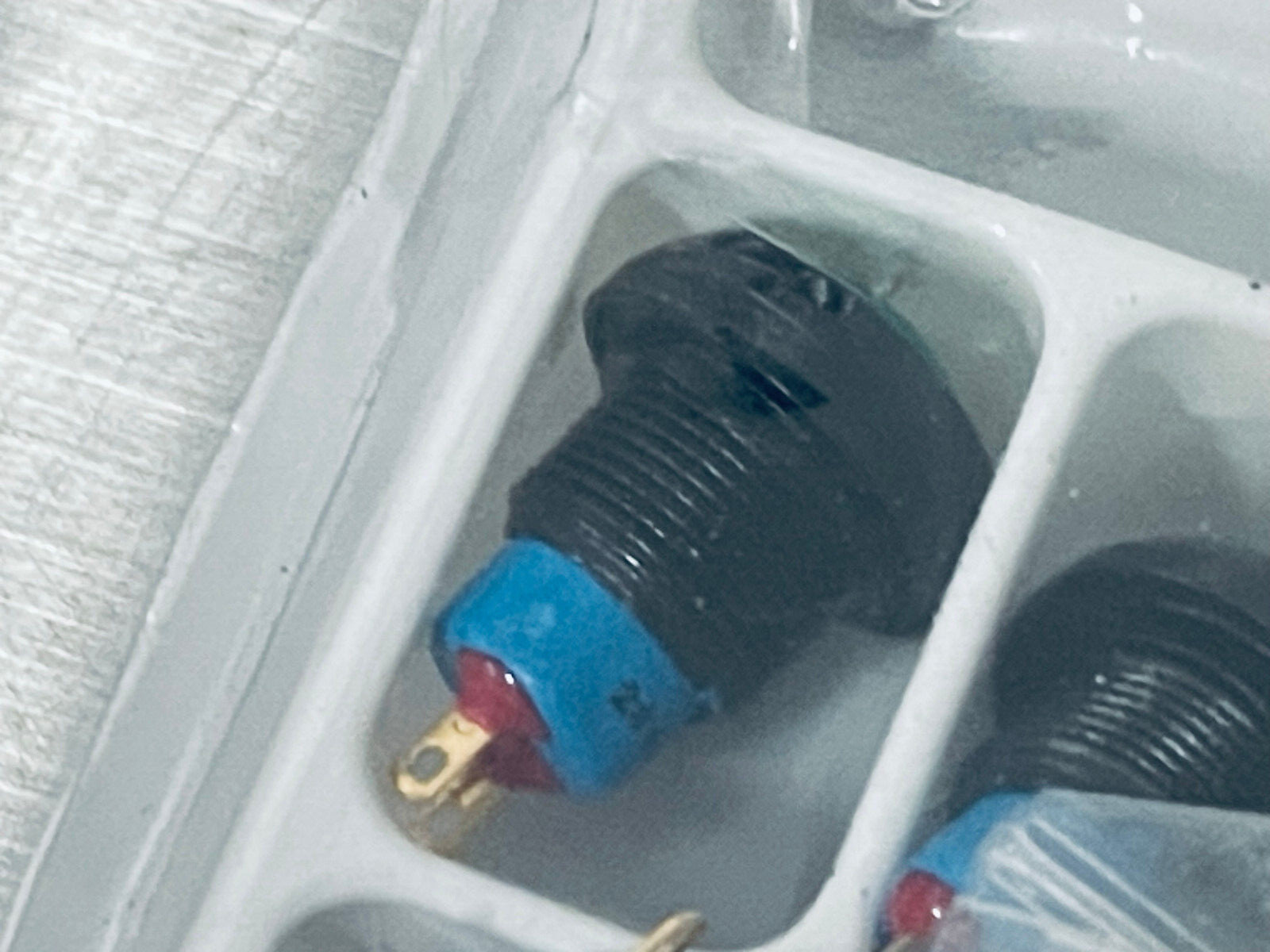 Apem IPR3SAD3 Green Pushbutton Switch SPST-NO IP67 48V Pack of 30 New