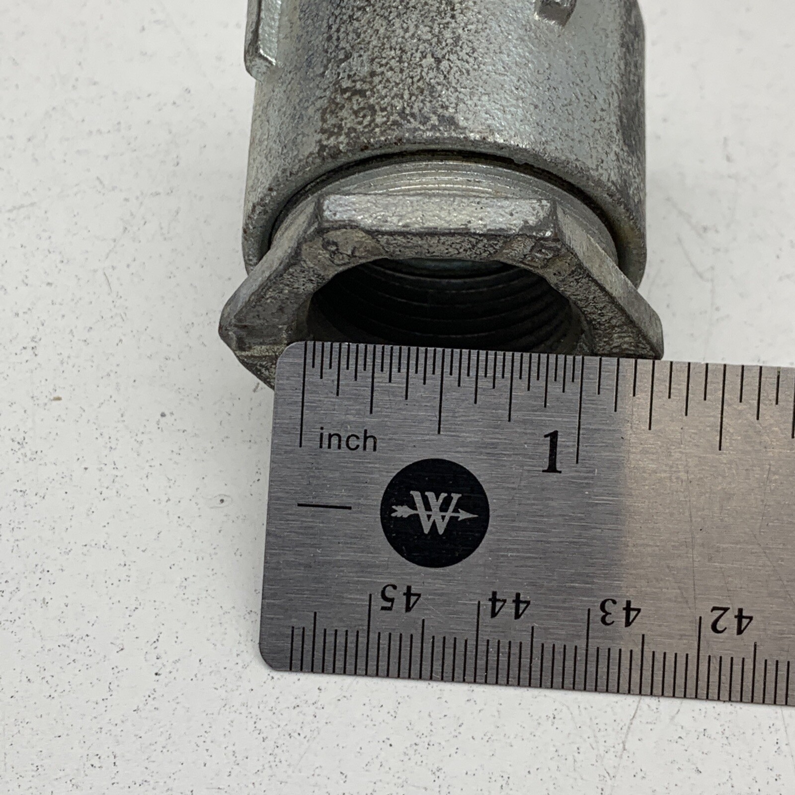 (6-Pack) Thomas & Betts 676 Malleable Iron 3/4″ Rigid Conduit Erickson Coupling