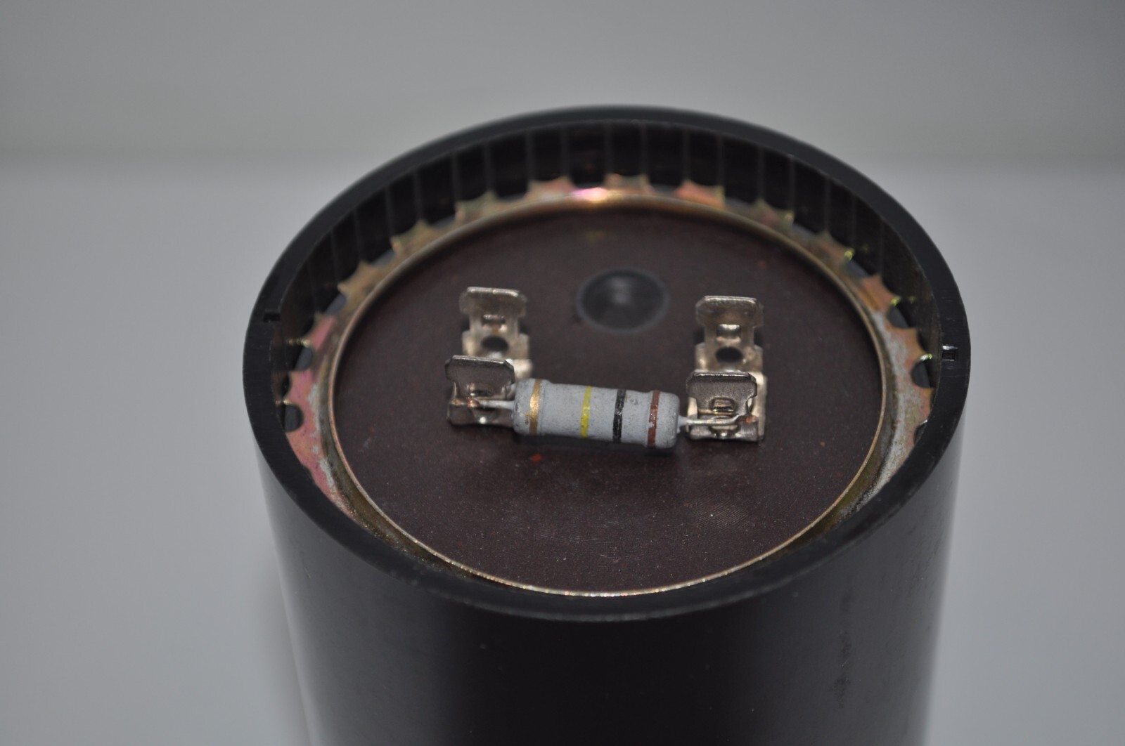 China Motors & Components U17-1306 – 270 MFD 330 VAC 50/60HZ Motor Run Capacitor