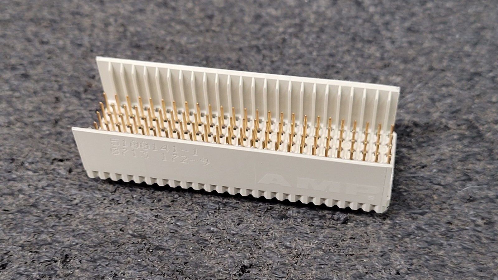 Z-PACK HM 2mm Pitch Type B Backplane Connector Male Straight 25 Column 5 Row TE