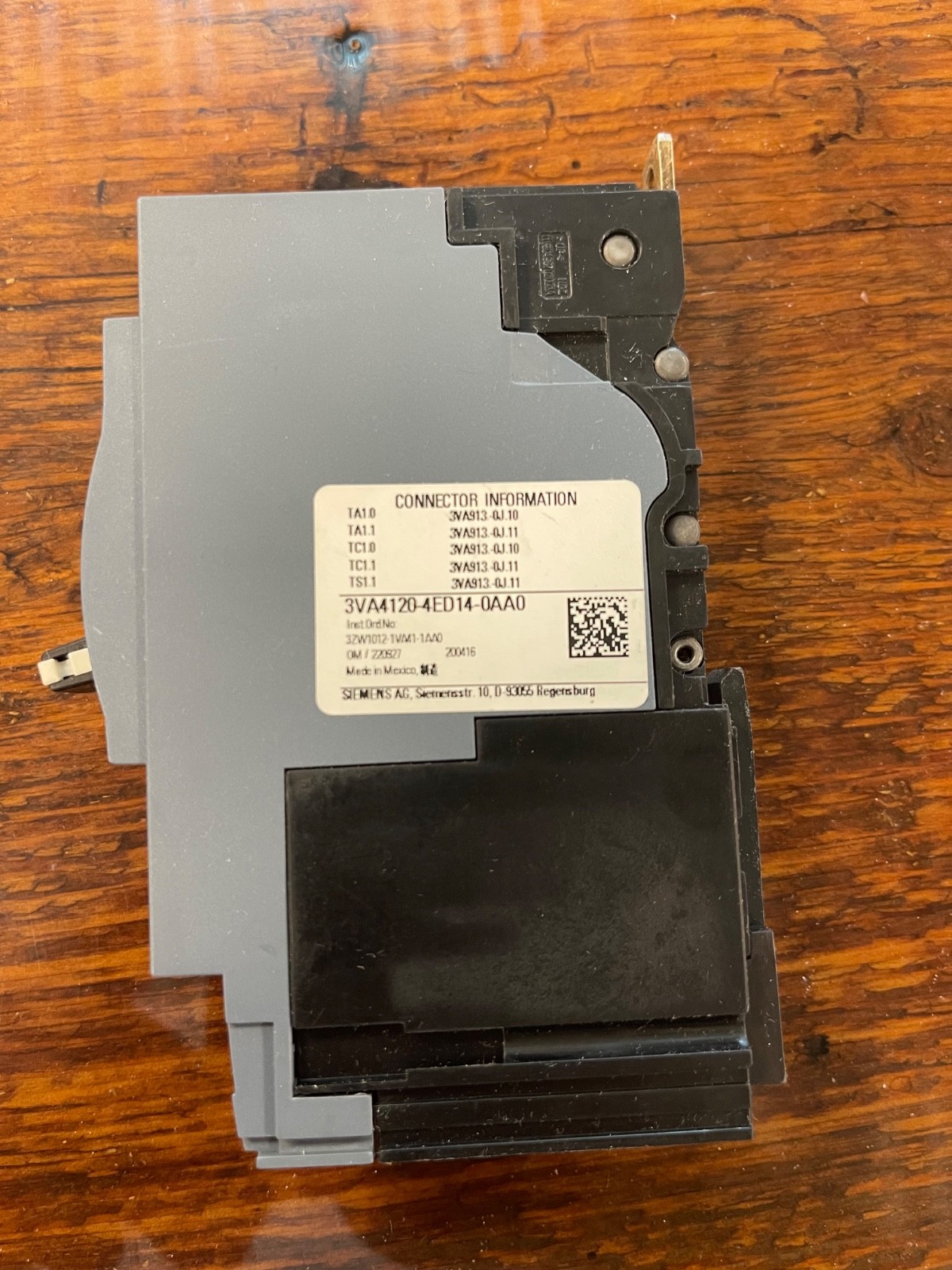 Siemens 1 Pole 20 Amp 3VA4120-4ED14-0AA0 20A Molded Case Breaker – Black