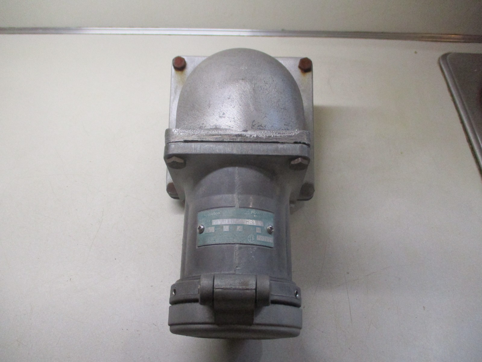 Appleton Pin & Sleeve Receptacle – Gray (ADR1044RS) w/Elbow