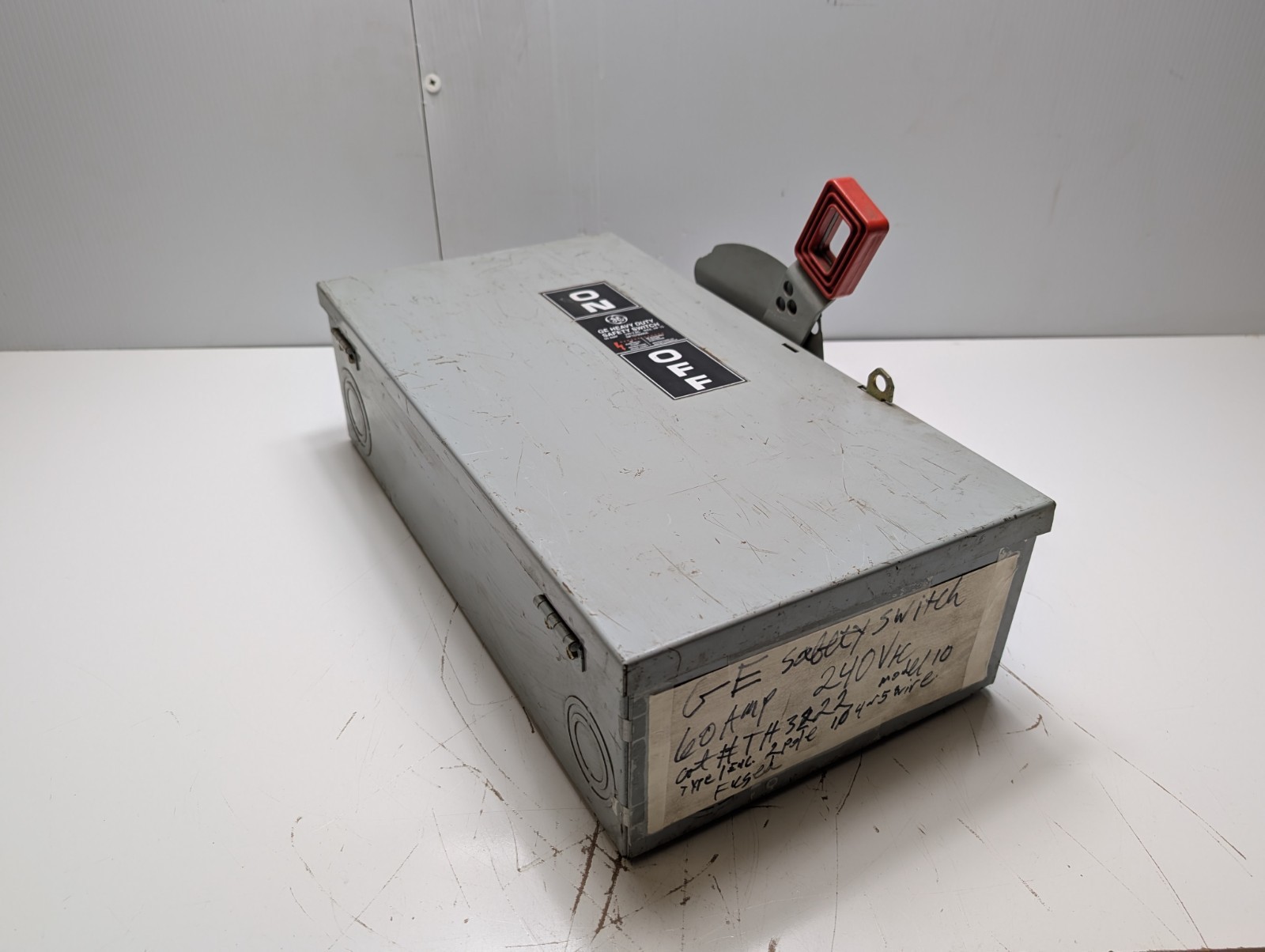GE TH3222 Fusible Safety Switch 2-Pole 60A 240VAC