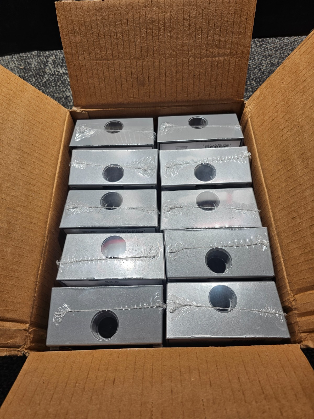 (QTY 10) Eaton TP7122 2-Gang Weatherproof Box W/ 5-3/4″ Hub Powder Coated Gray